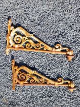 Pair of good quality decorative cast iron wall brackets {39 cm H x 72 cm W x 11 cm D}.