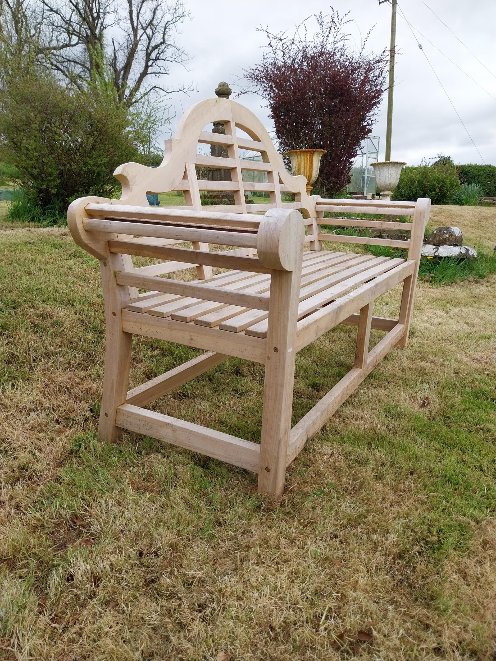 Good quality teak three seater Lutyens garden bench {106 cm H x 161 cm W x 57 cm D}. - Image 5 of 5