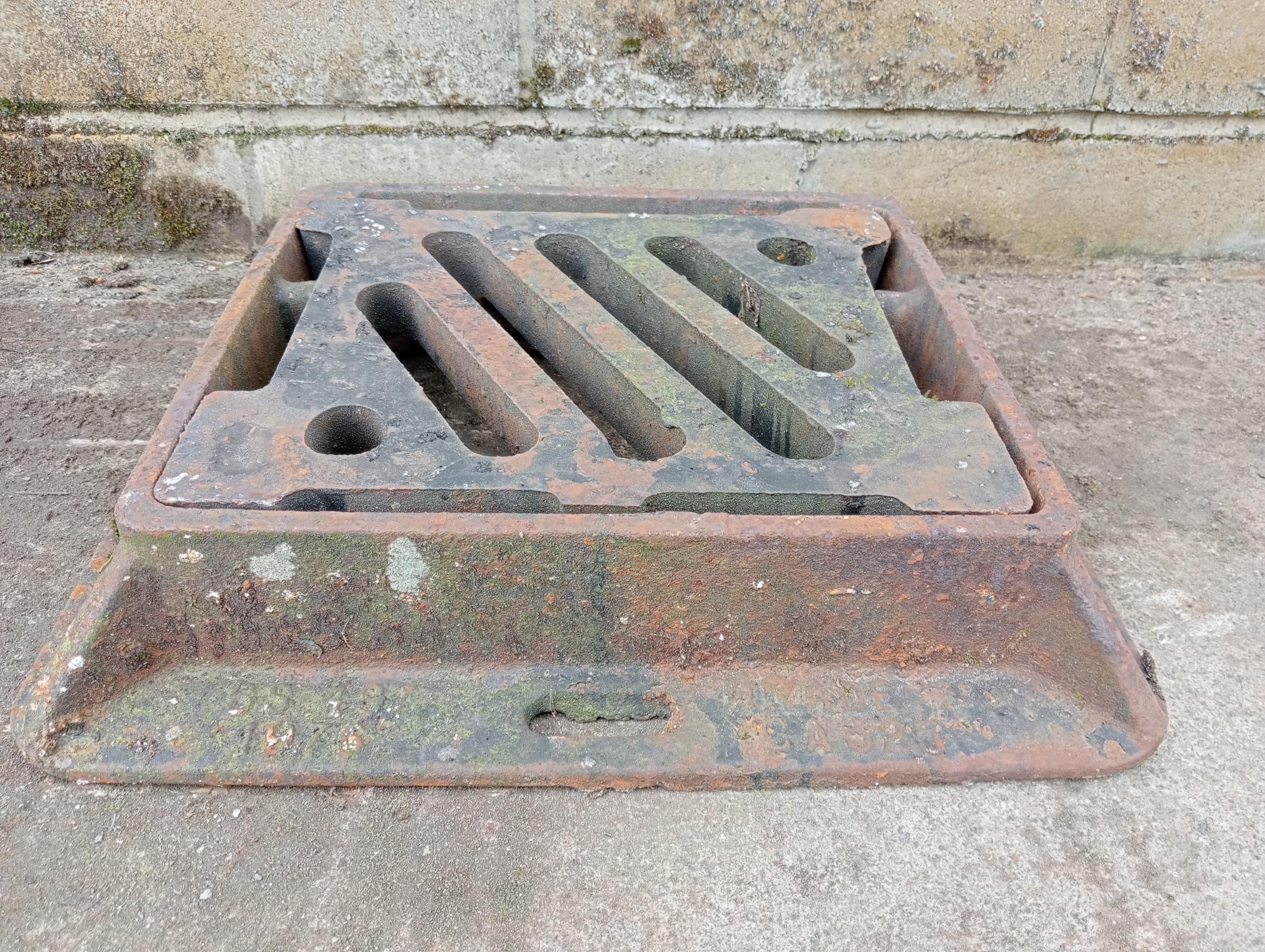 Three cast iron manholes {H 10cm x W 54cm x D 44cm }. (NOT AVAILABLE TO VIEW IN PERSON) - Bild 4 aus 4