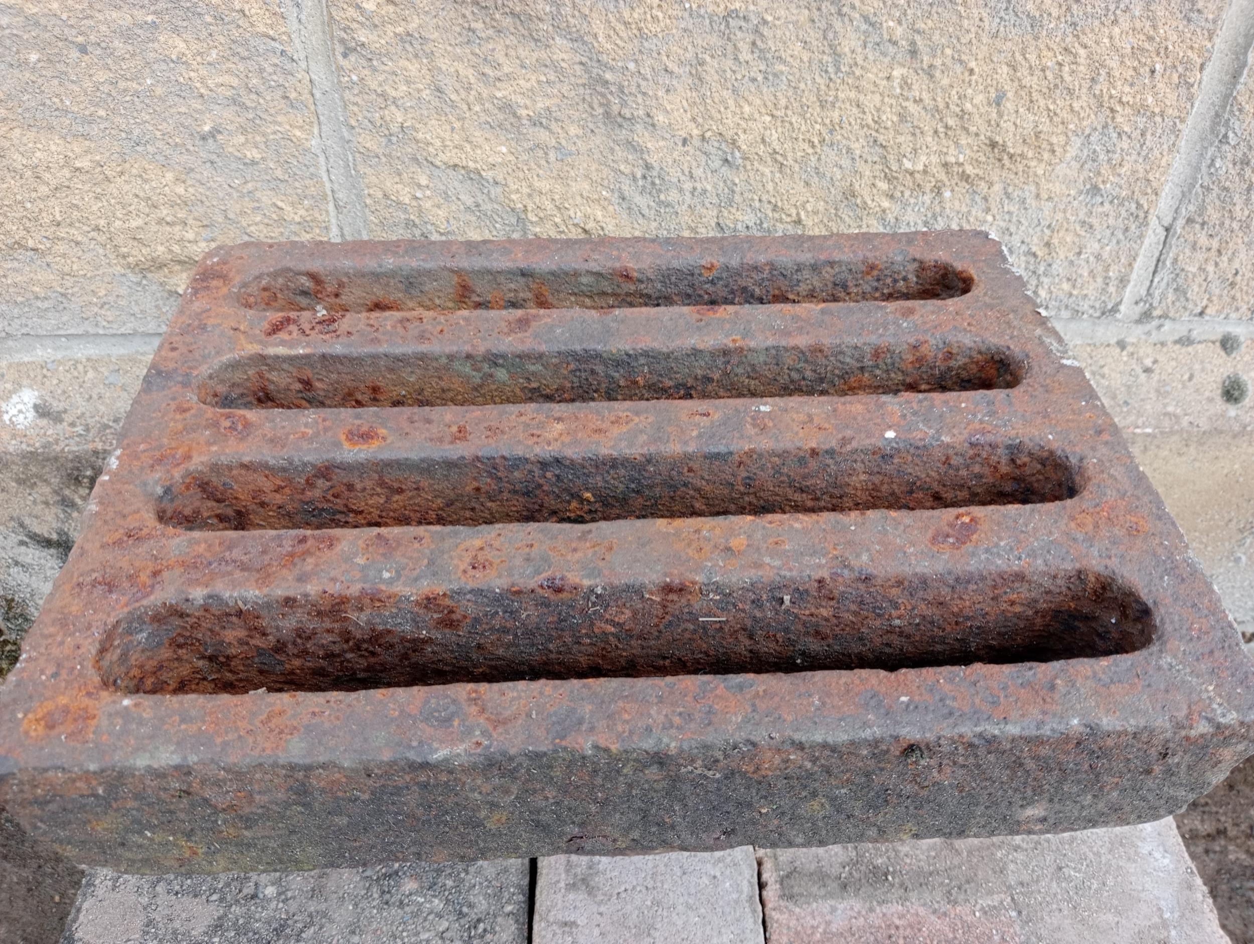 Cast iron drain hopper {H 20cm x W 35cm x D 25cm }. (NOT AVAILABLE TO VIEW IN PERSON) - Image 2 of 2