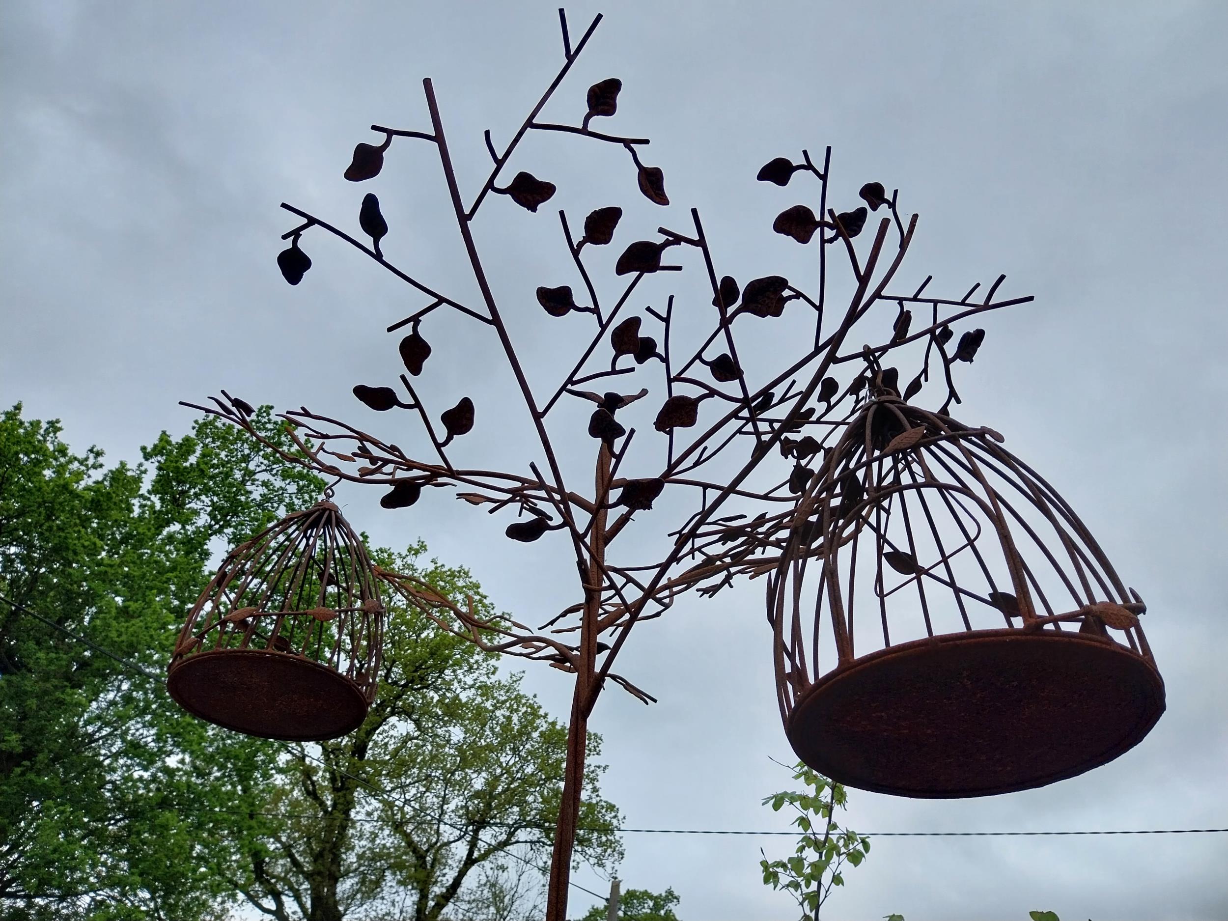 Decorative wrought iron bird feeder in the form of a tree and two hanging bird cages {224 cm H x 135 - Image 12 of 13