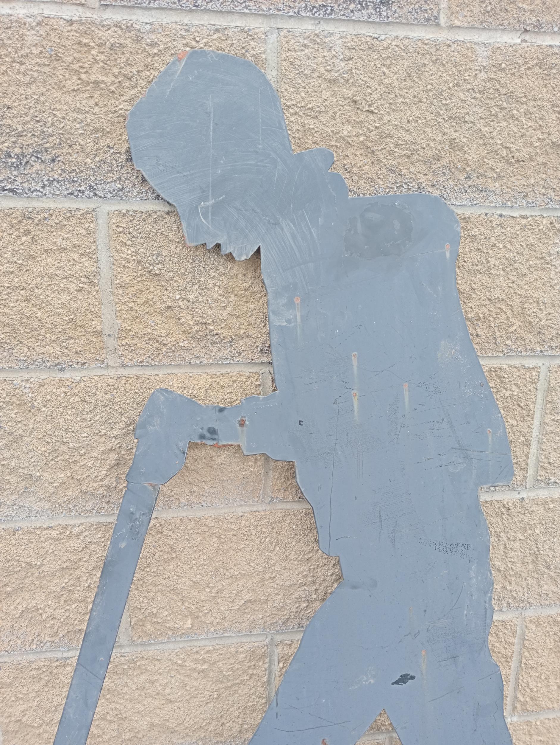 Metal silhouette of farmer {H 170cm x W 160cm }. (NOT AVAILABLE TO VIEW IN PERSON) - Bild 2 aus 3