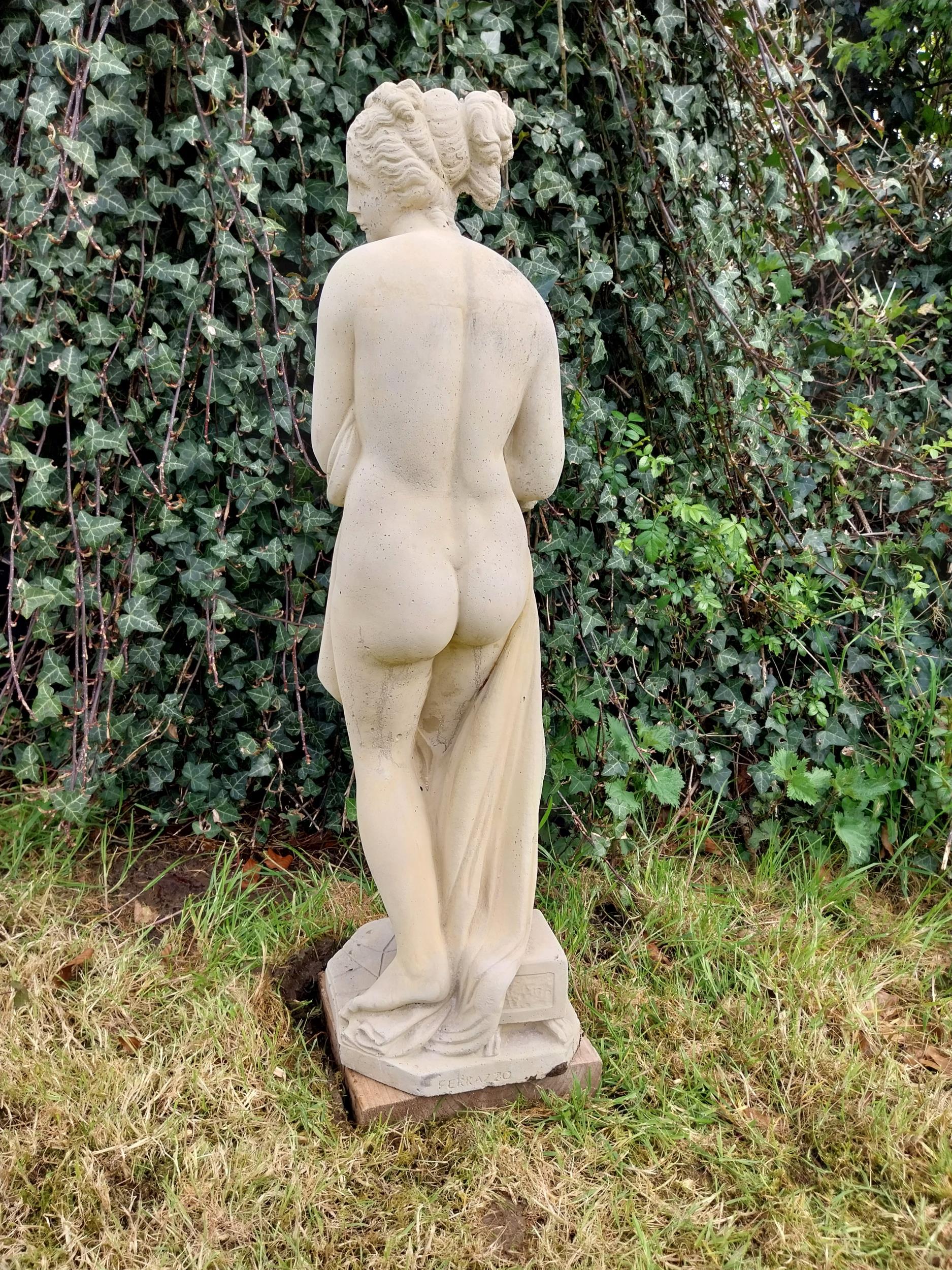 Good quality moulded stone statue of Venus {71 cm H x 21 cm W 22 cm D}. - Bild 5 aus 9