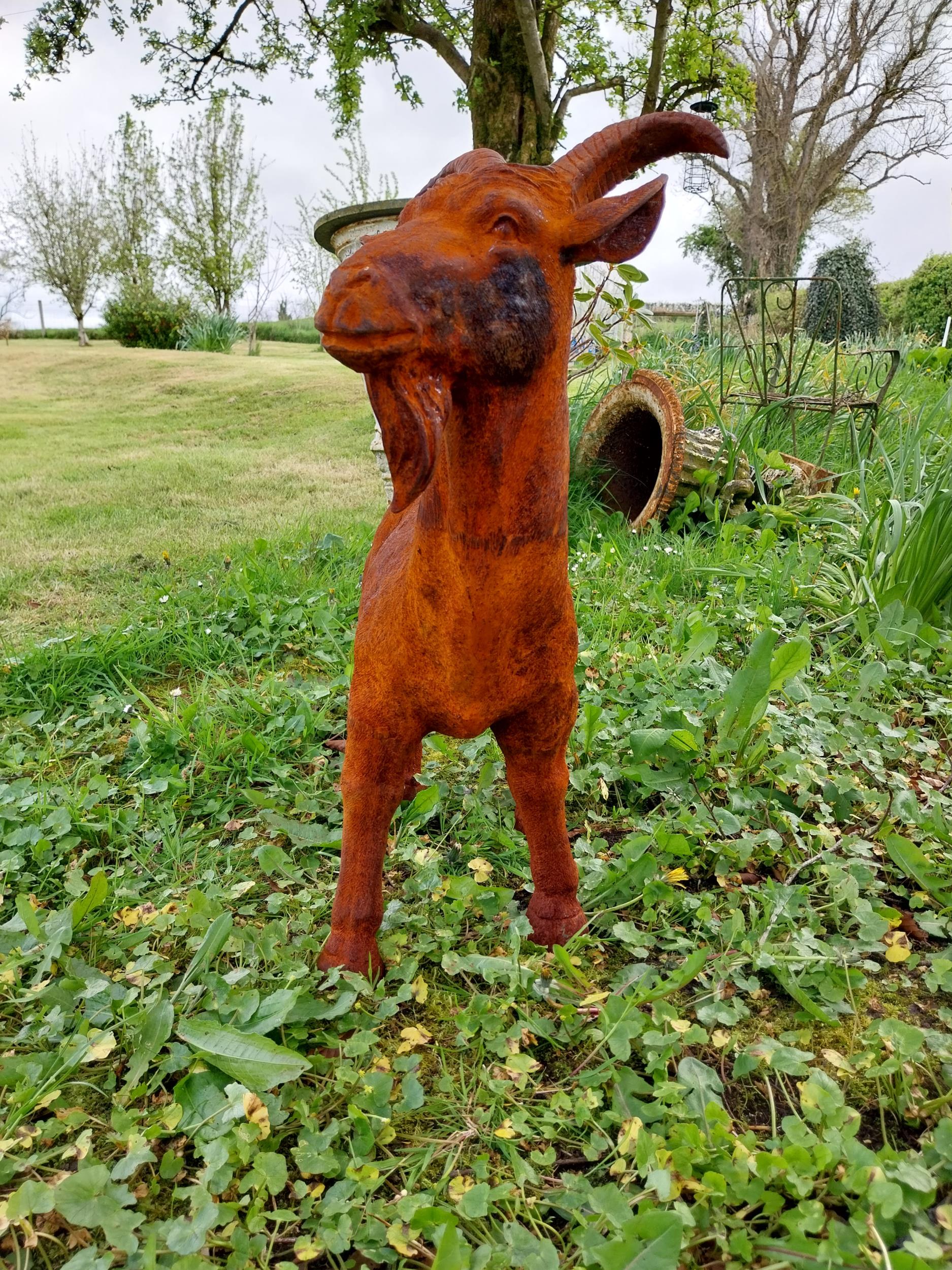 Good quality cast iron statue of a Goat {60 cm H x 55 cm W x 20 cm D}. - Bild 2 aus 4