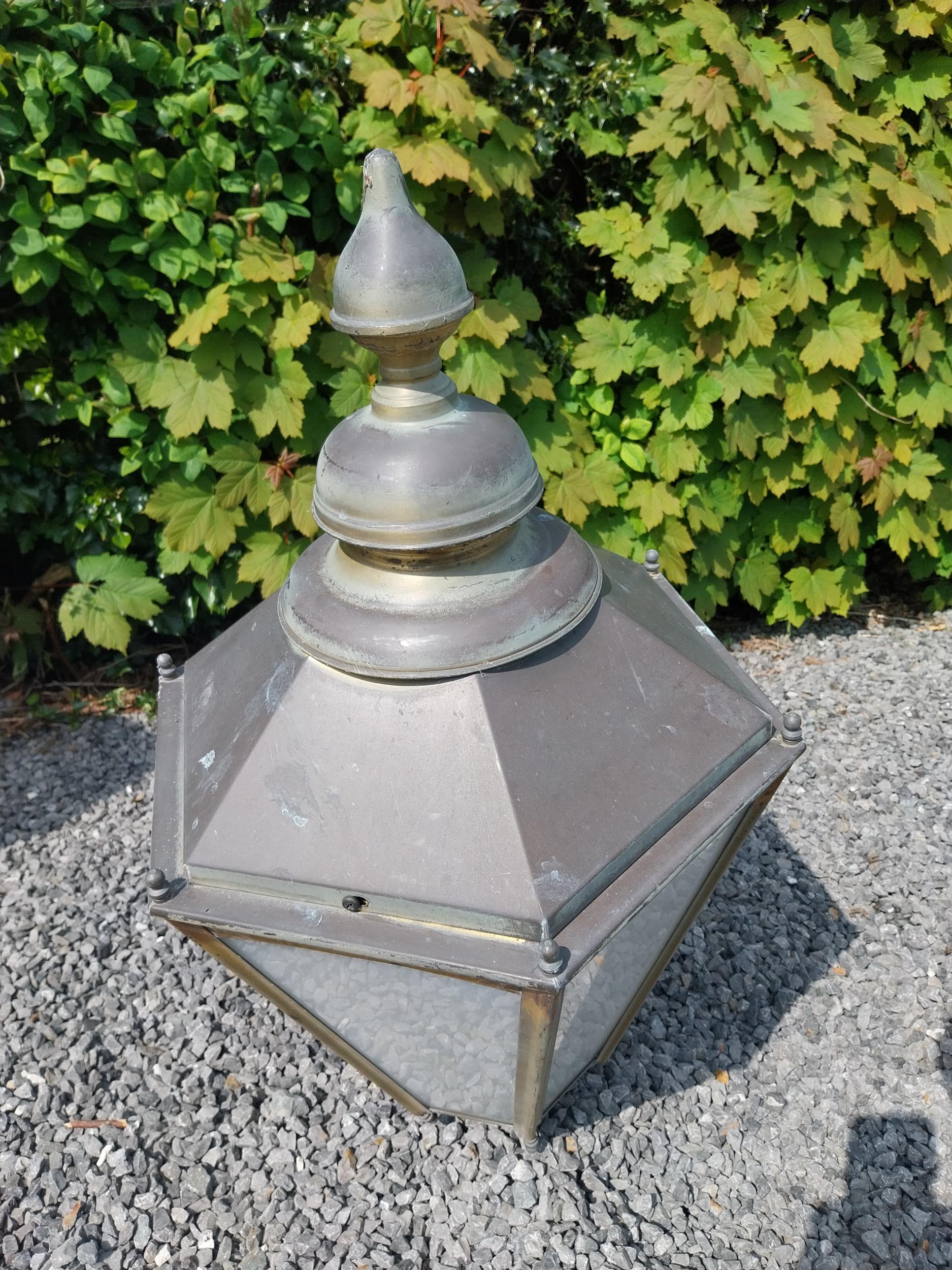 Brass wall lantern with painted metal bracket {100 cm H x 80 cm W x 50 cm D}. - Image 2 of 3