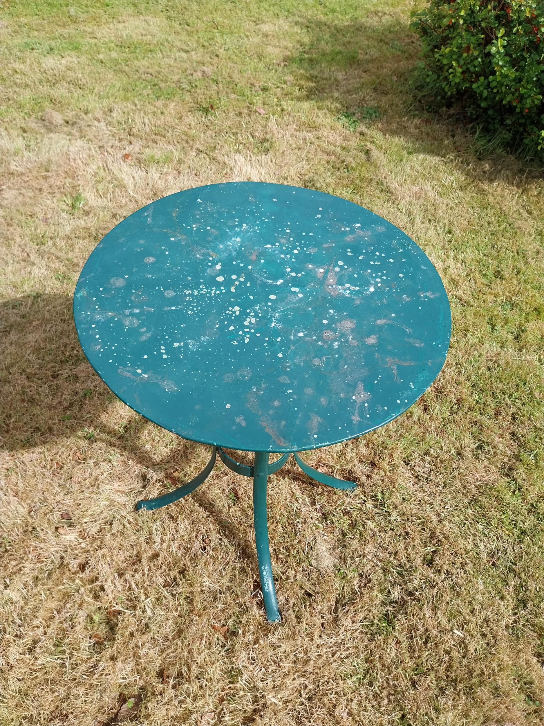 Painted metal circular garden table {}. - Image 2 of 5