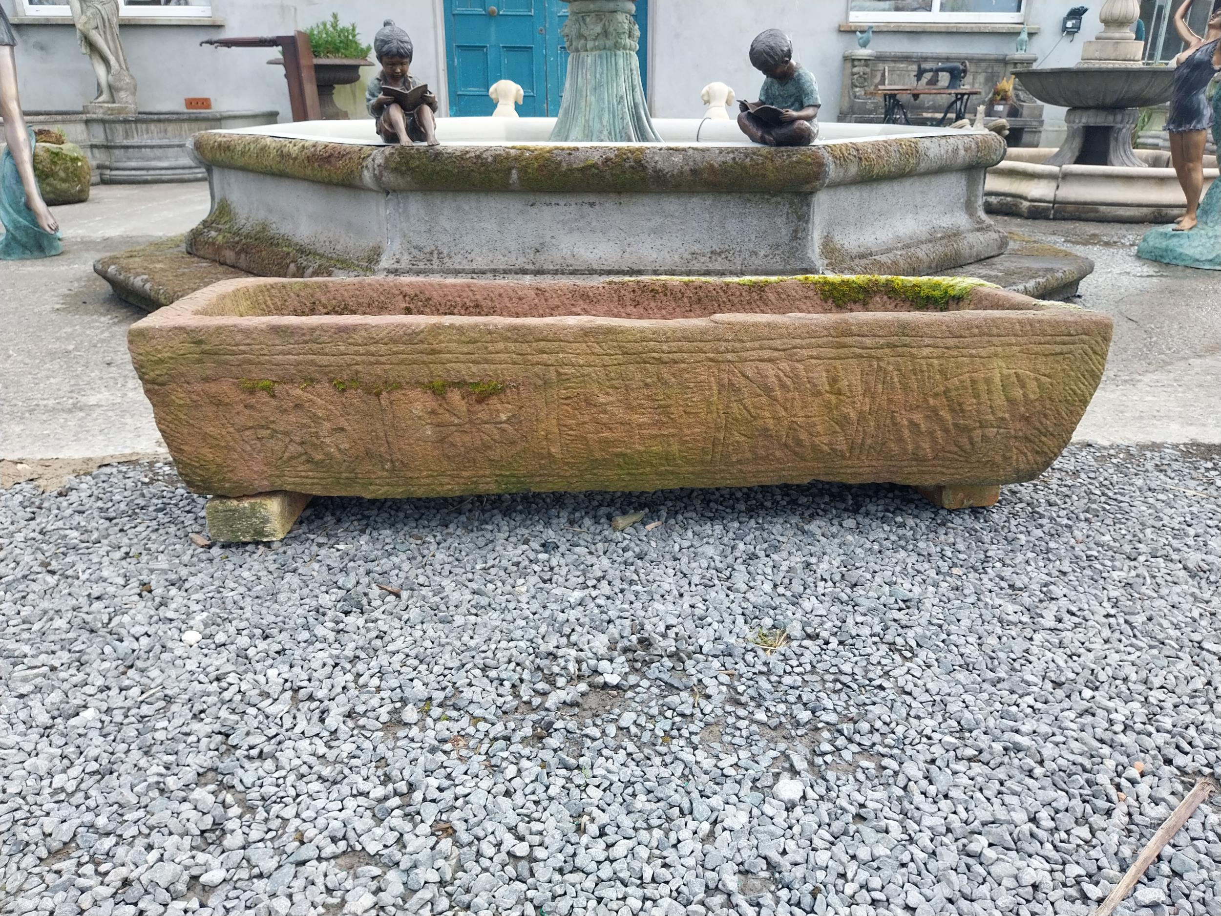 Good quality carved red sandstone trough {30 cm H x 140 cm W x 45 cm D}. - Bild 2 aus 7