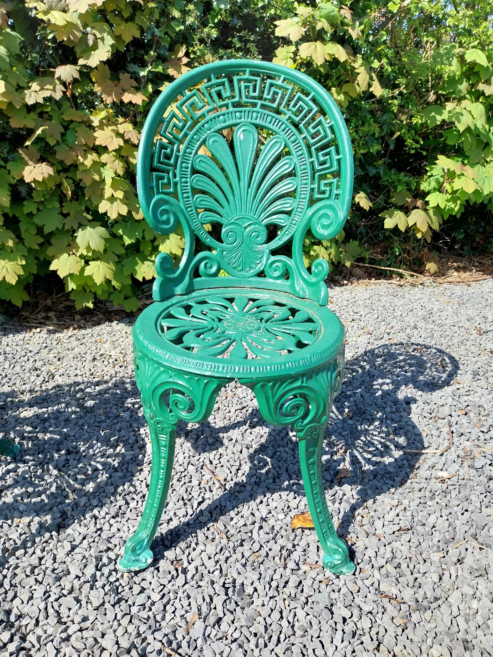 Decorative painted aluminium garden bench and two matching chairs in the Coalbrookdale style { - Image 4 of 10