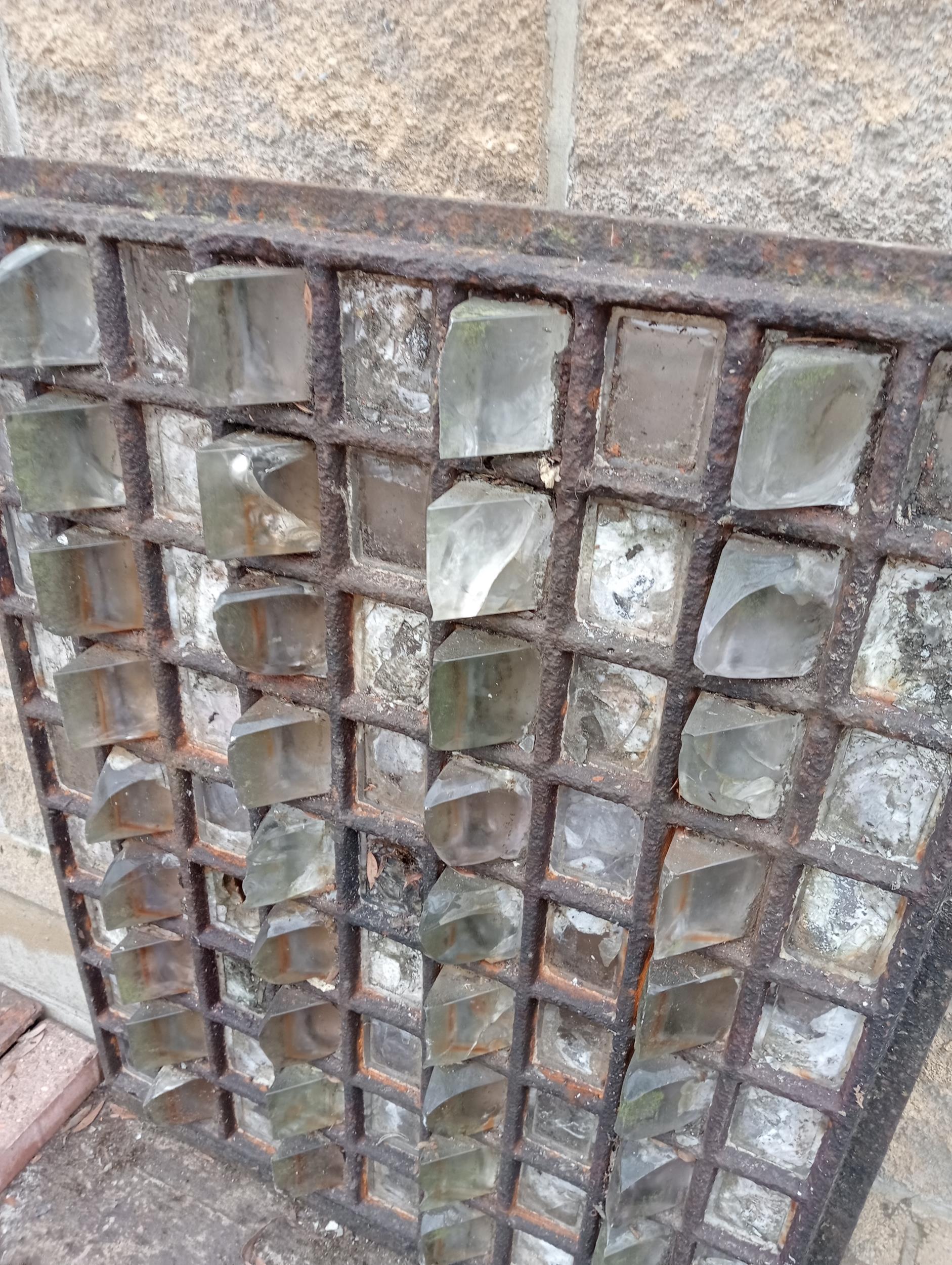 Cast iron pavement light from Farringdon road London {H 4 x 87 x 112}. (NOT AVAILABLE TO VIEW IN - Image 5 of 6
