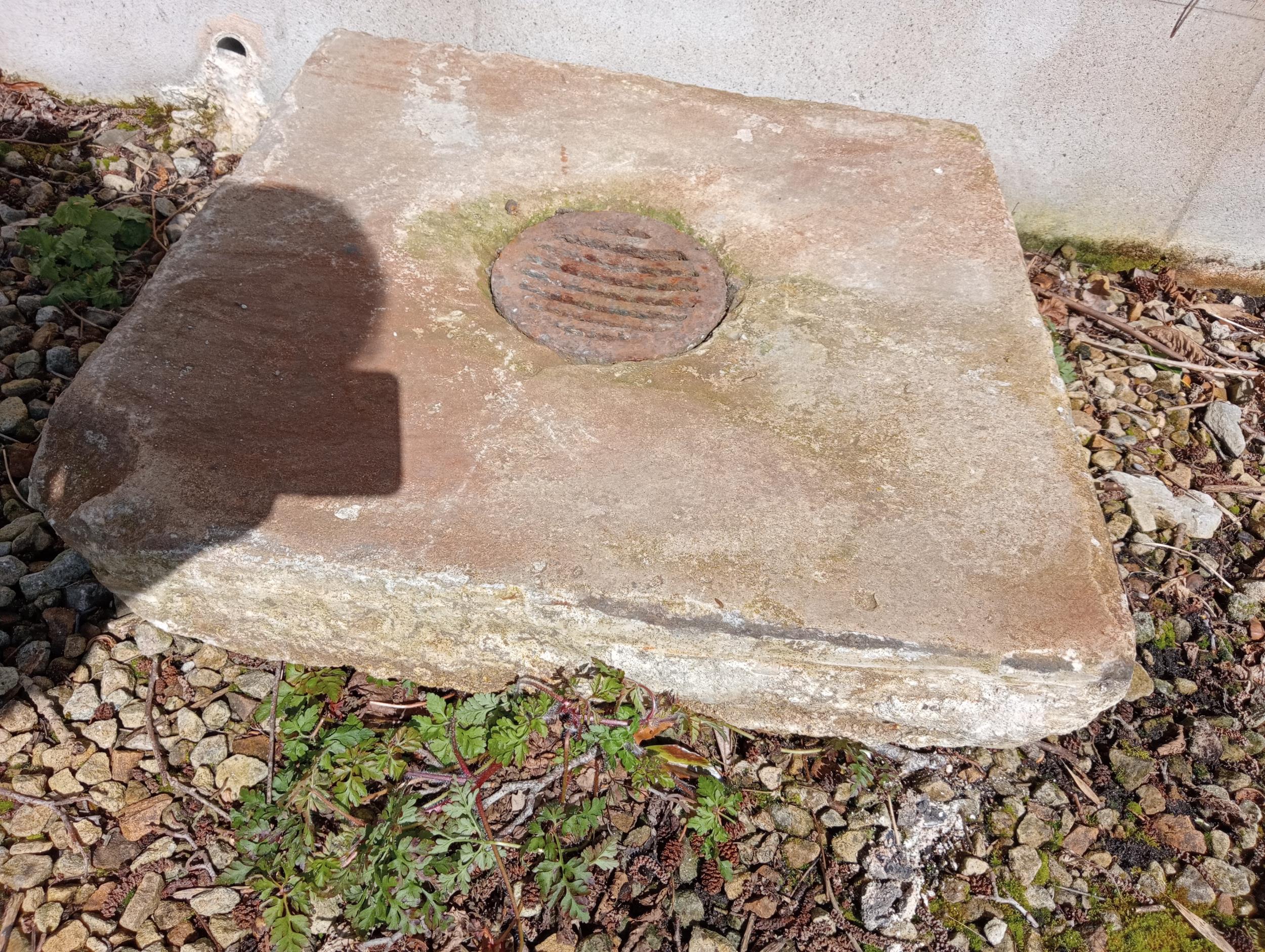 19th C. sandstone gully with original cast iron crate cover {H 10cm x W 62cm x D 62cm }. (NOT - Image 2 of 3
