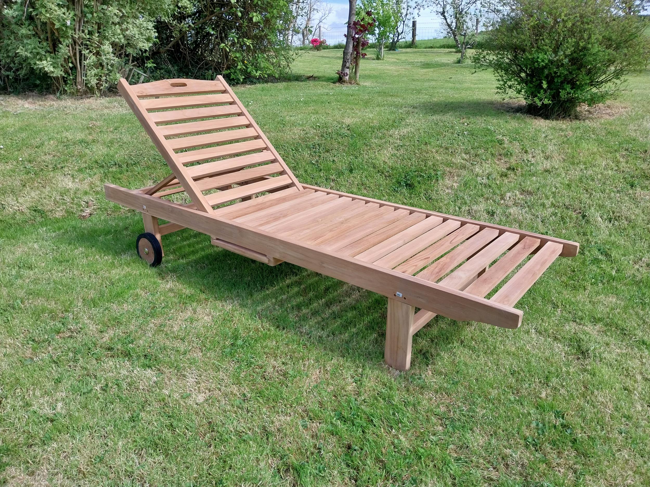 Good quality teak sun lounger {92 cm H x 65 cm W x 200 cm L}. - Image 3 of 13