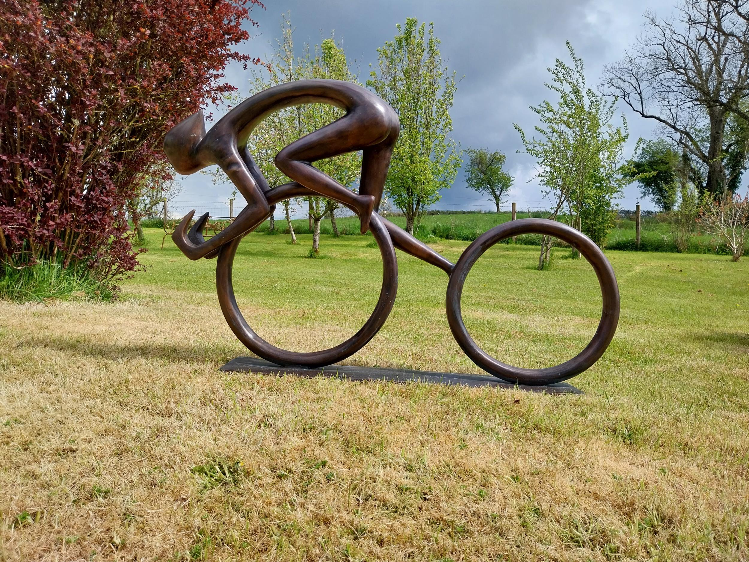 Exceptional quality contemporary bronze sculpture 'The Racing Cyclist' {80 cm H x 133 cm W x 20 cm - Image 3 of 6