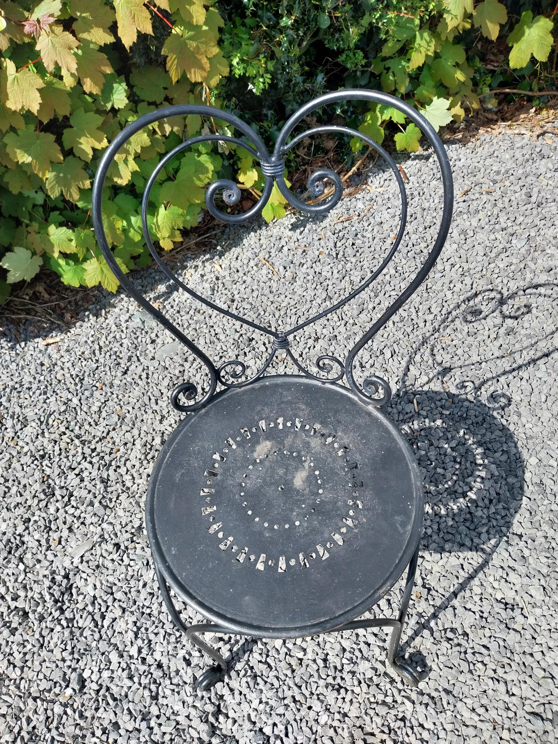 Wrought iron garden table with three matching chairs {Tbl. 65 cm H x 65 cm Dia. and Chairs 82 cm H x - Image 8 of 11