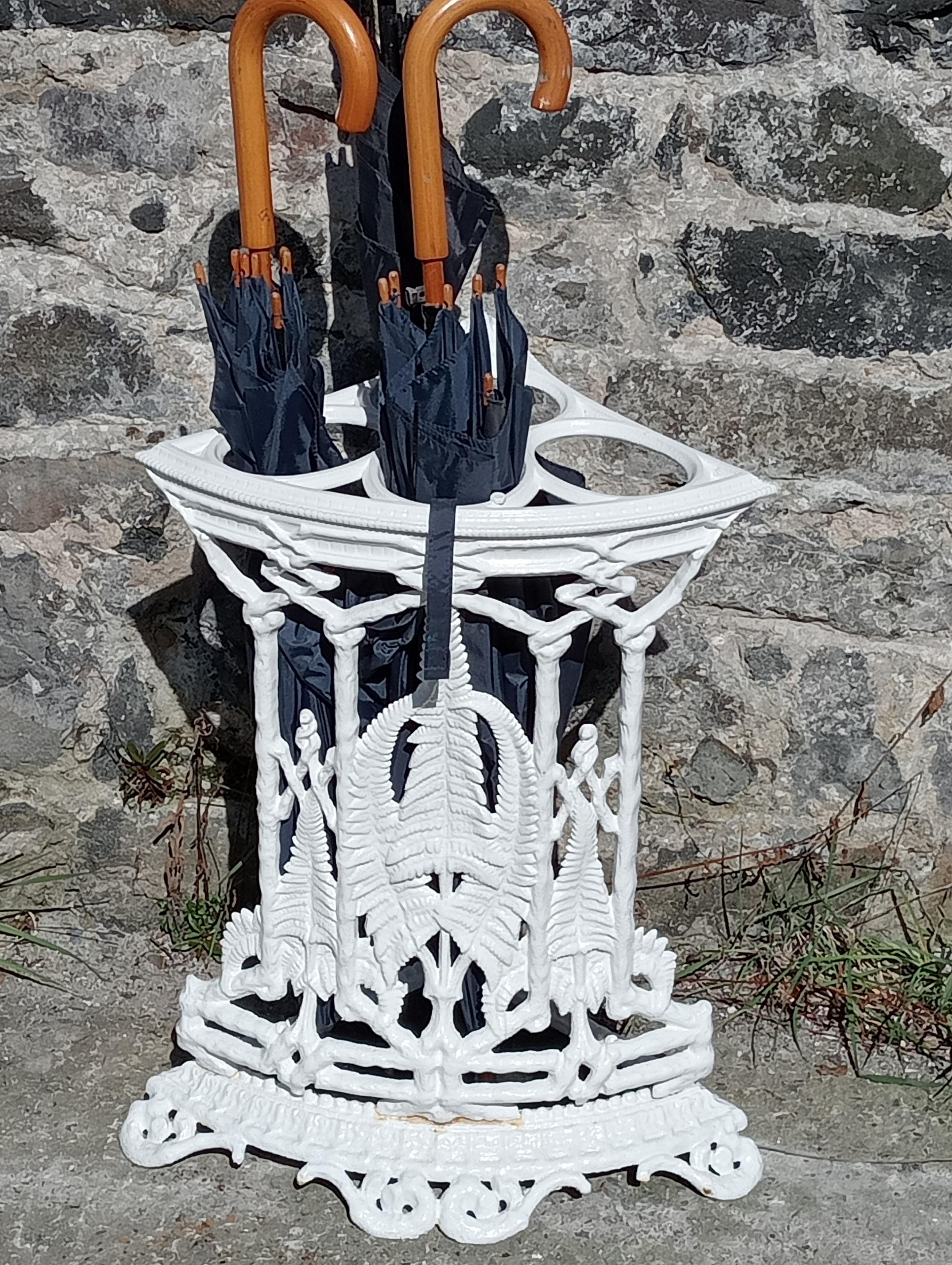 Cast iron fern leaf umbrella stand in the Coalbrookdale style {H 58cm x W 45cm x D 32cm }. (NOT