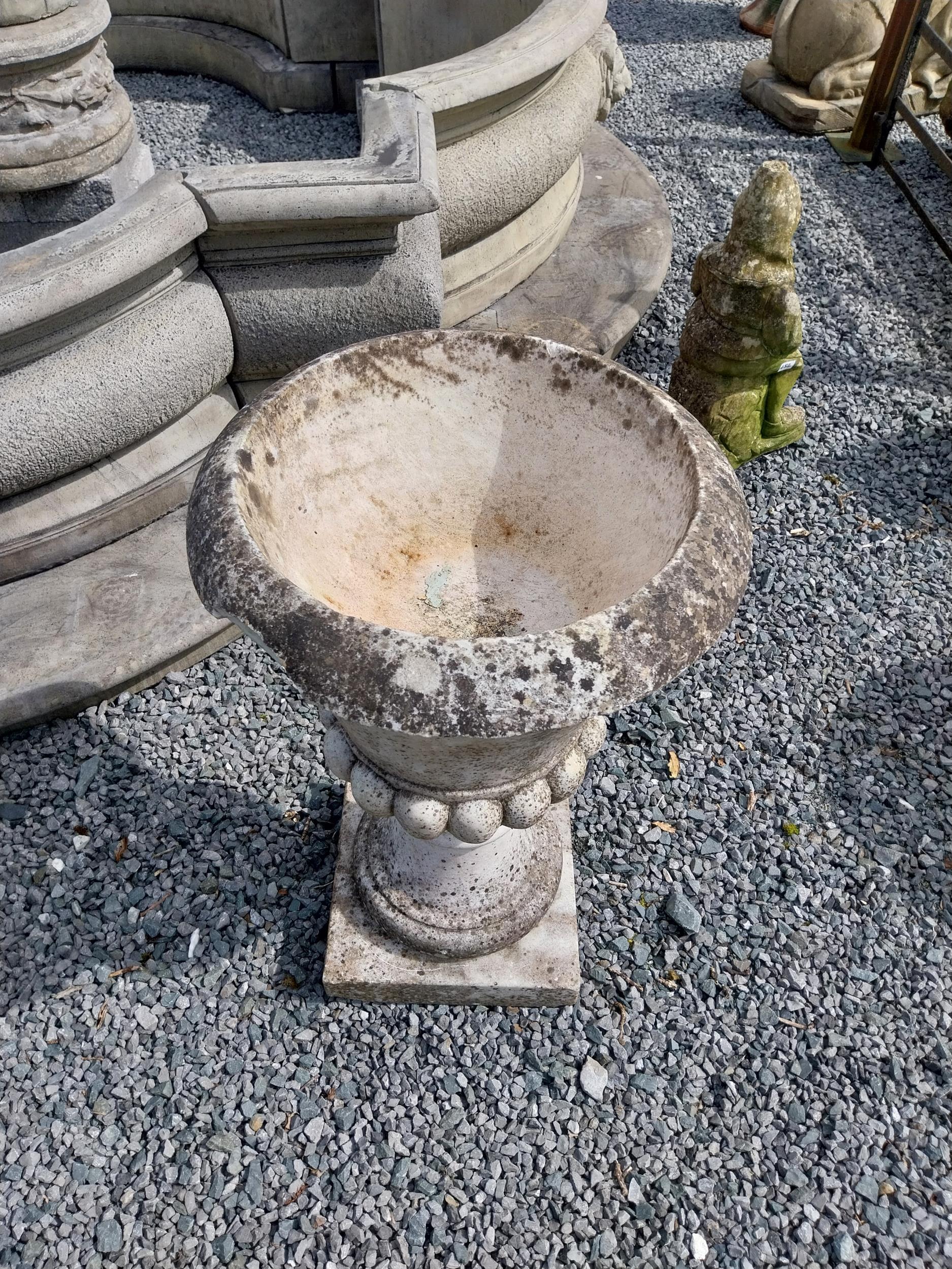 Victorian carved Carrara marble urn on pedestal {86 cm H x 45 cm Dia.}. - Bild 2 aus 6