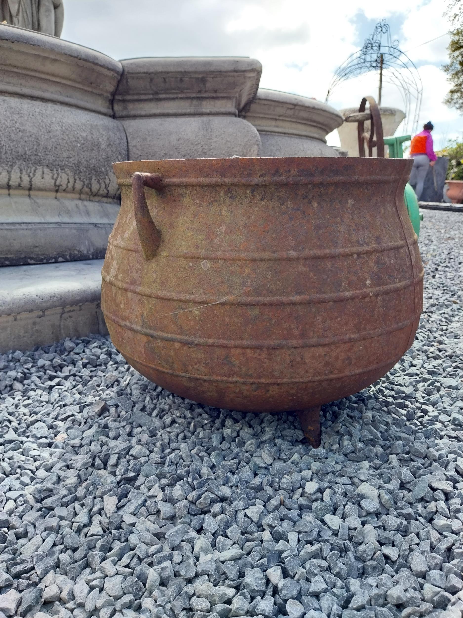 19th C. cast iron skillet pot {38 cm H x 50 cm W x 43 cm D}. - Bild 4 aus 5