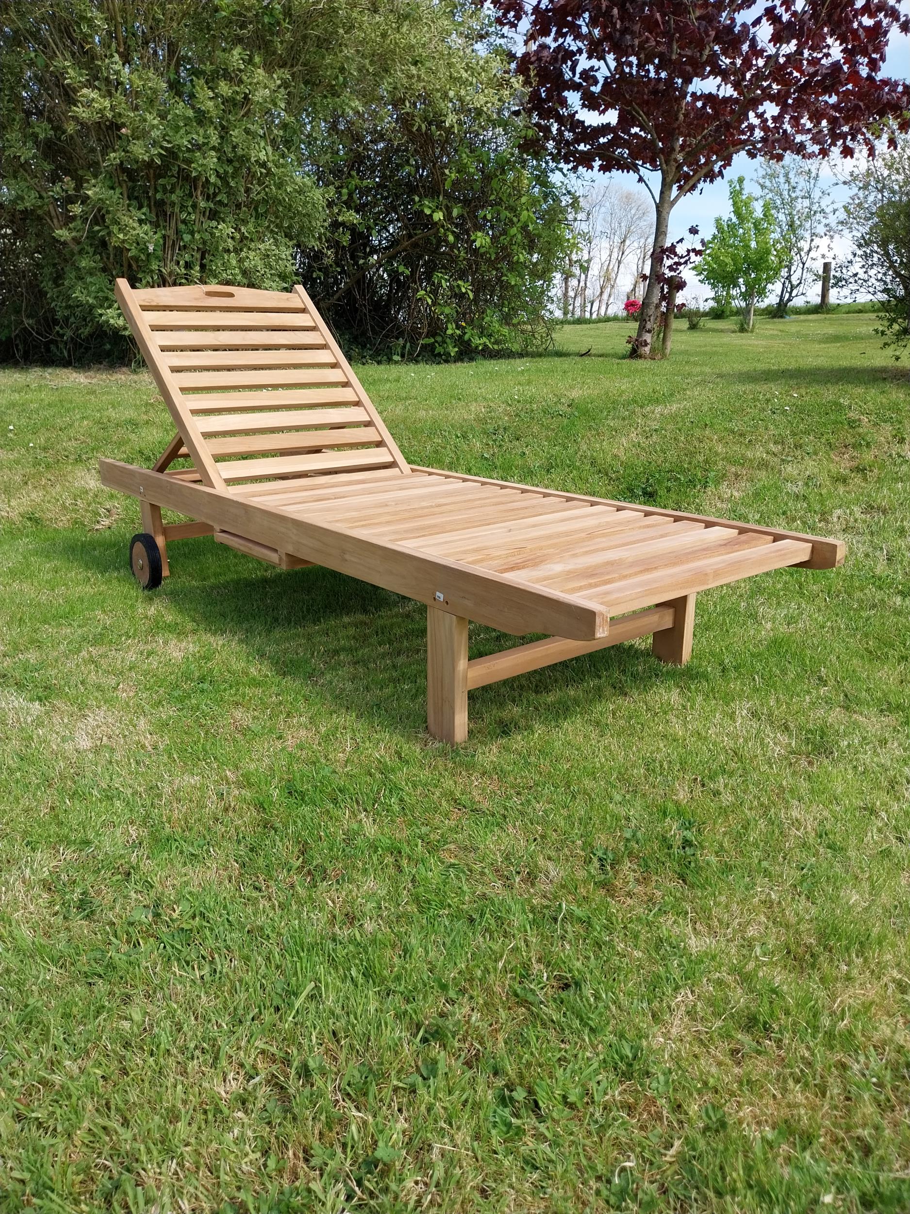 Good quality teak sun lounger {92 cm H x 65 cm W x 200 cm L}. - Image 10 of 13