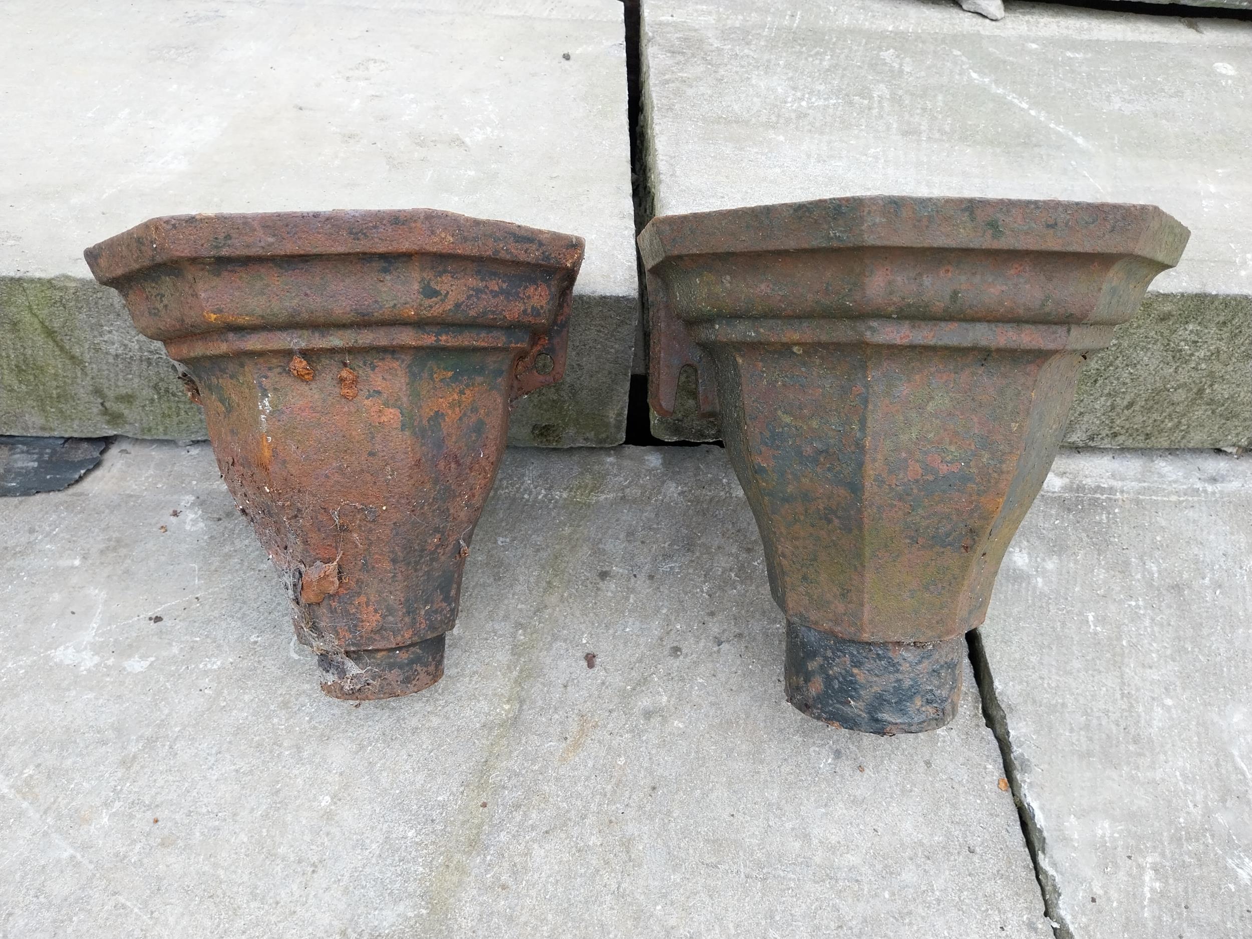 Four 19th C. cast iron copper heads {Lrg. 30 cm H x 28 cm W x 20 cm D and Sml. 25 cm H x 24 cm W x - Image 6 of 7