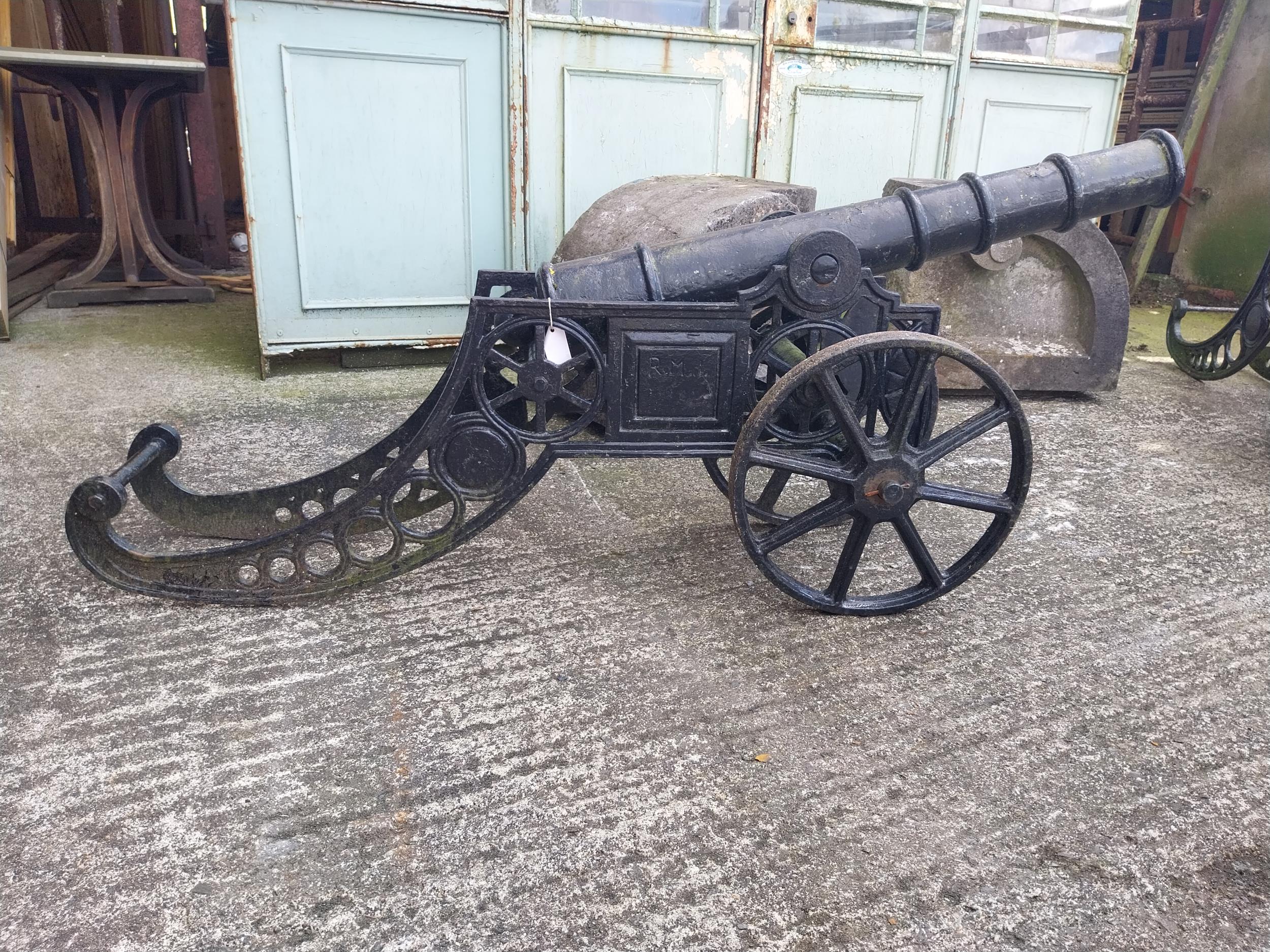 Pair of decorative cast iron cannons in the Victorian style {71 cm H x 42 cm W x 160 cm D}. - Bild 5 aus 6