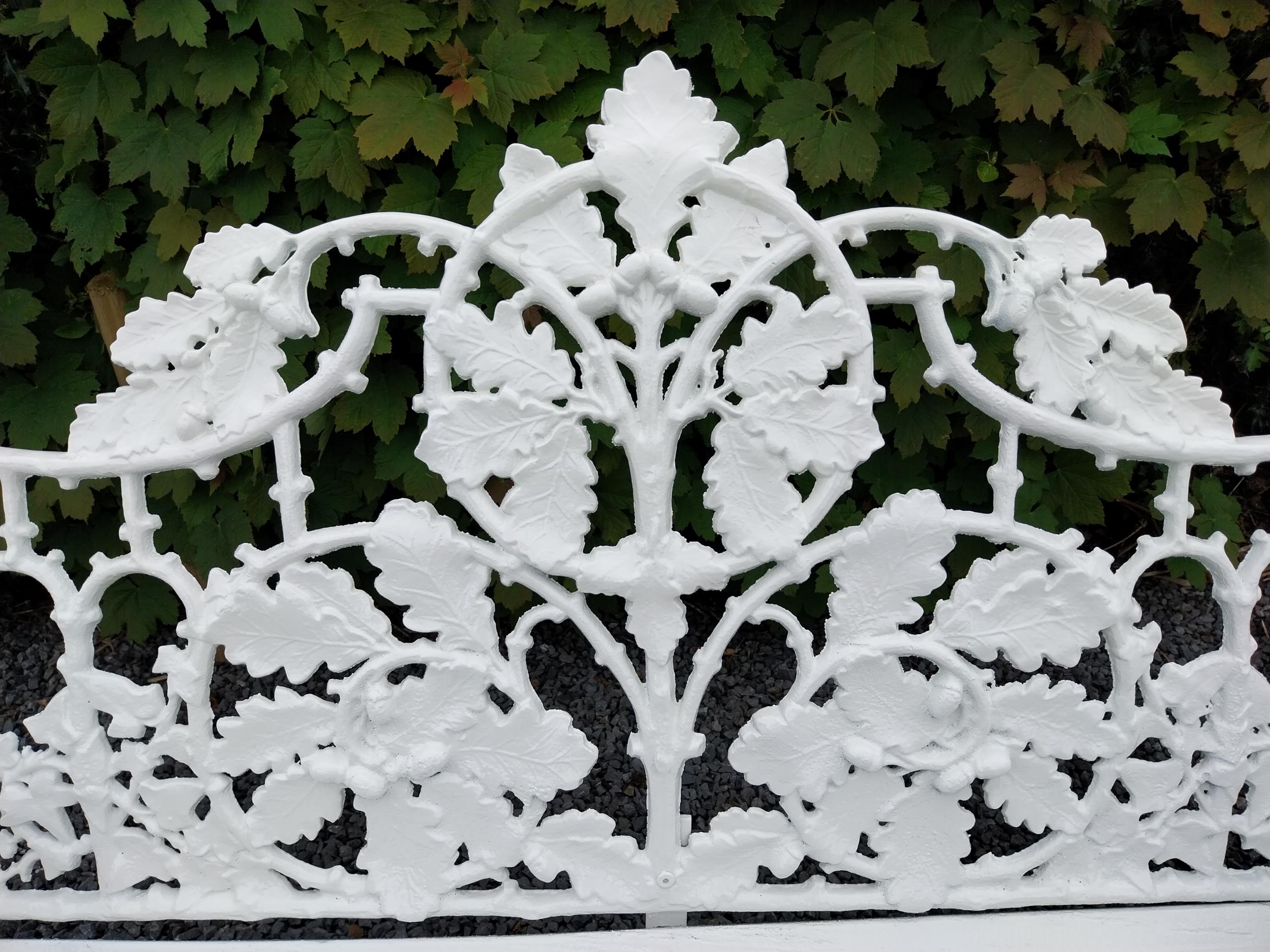 Good quality cast iron garden bench decorated with oak leaf and dogs heads in the Coalbrookdale - Image 6 of 8