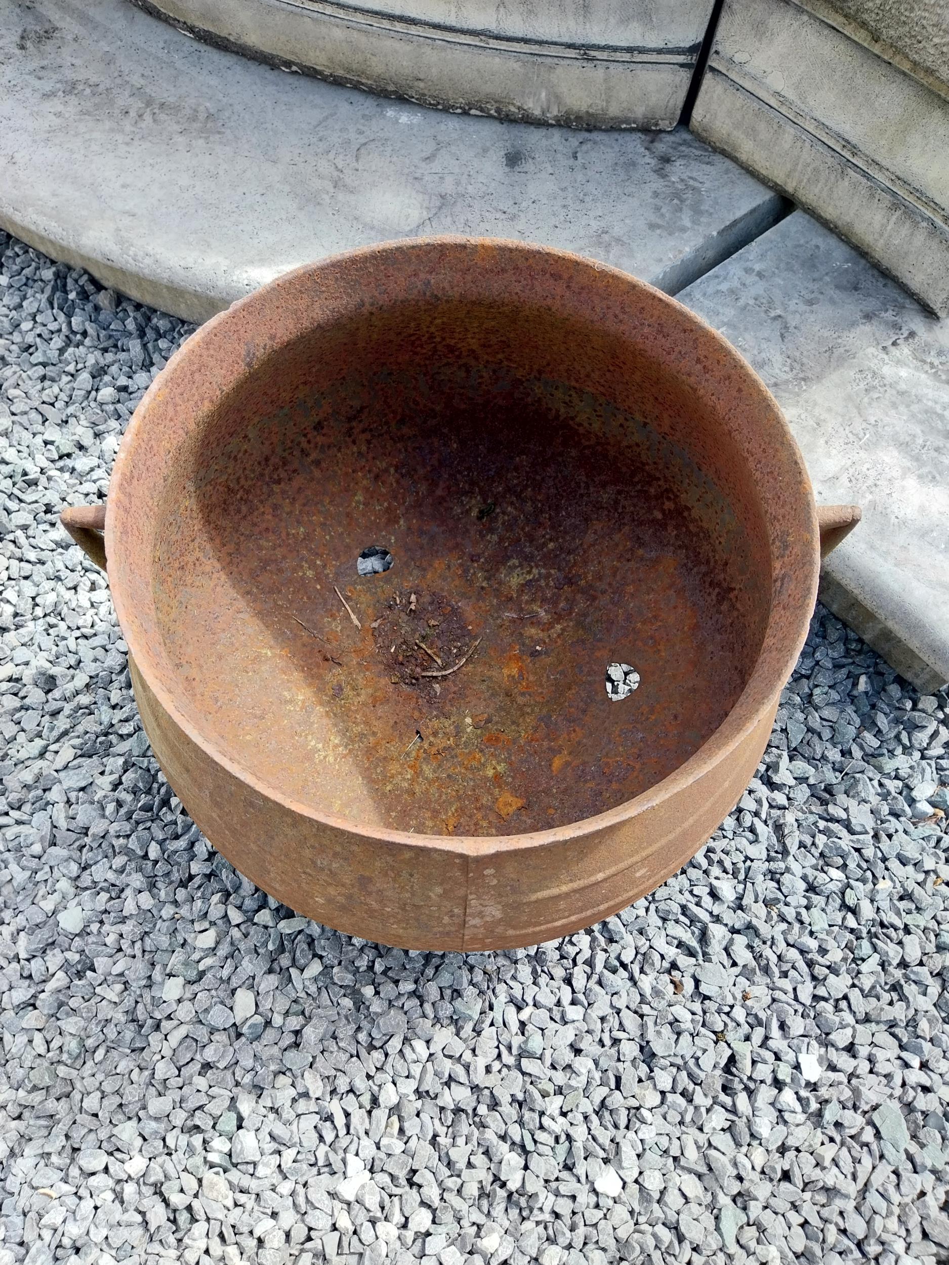 19th C. cast iron skillet pot {38 cm H x 50 cm W x 43 cm D}. - Bild 3 aus 5