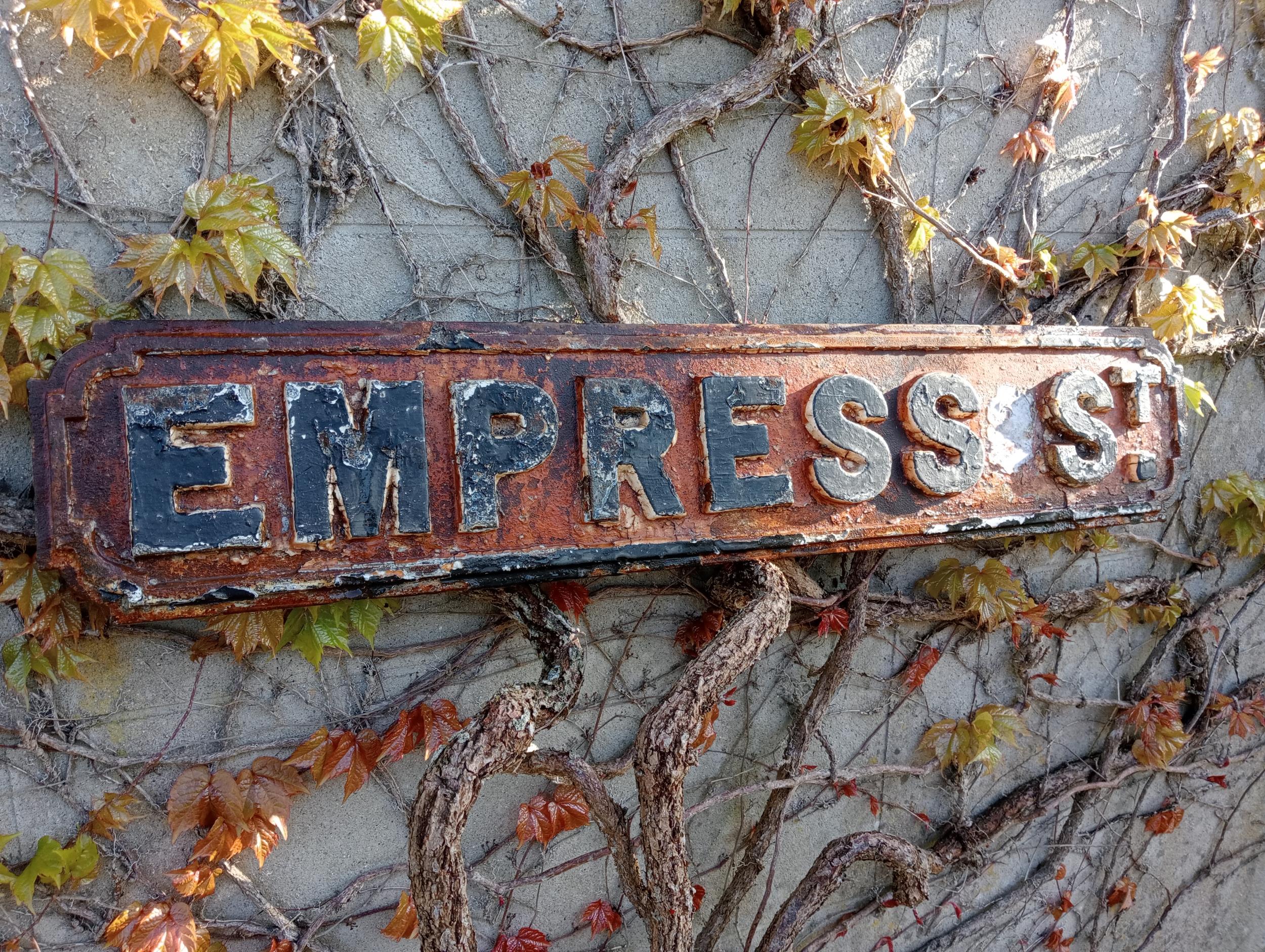 Cast iron Street sign Empress St {H 18cm x W 91cm }. (NOT AVAILABLE TO VIEW IN PERSON) - Bild 2 aus 2