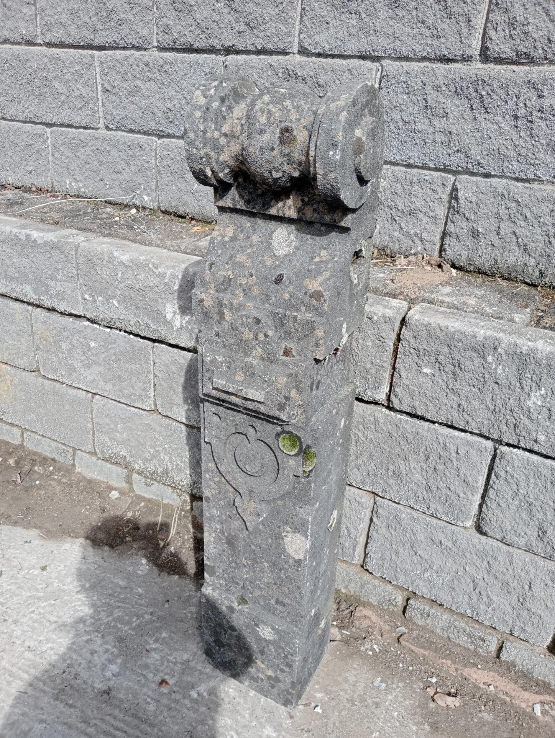 Stone gate post {H 125cm x W 23cm x D 19cm }. (NOT AVAILABLE TO VIEW IN PERSON) - Image 2 of 4
