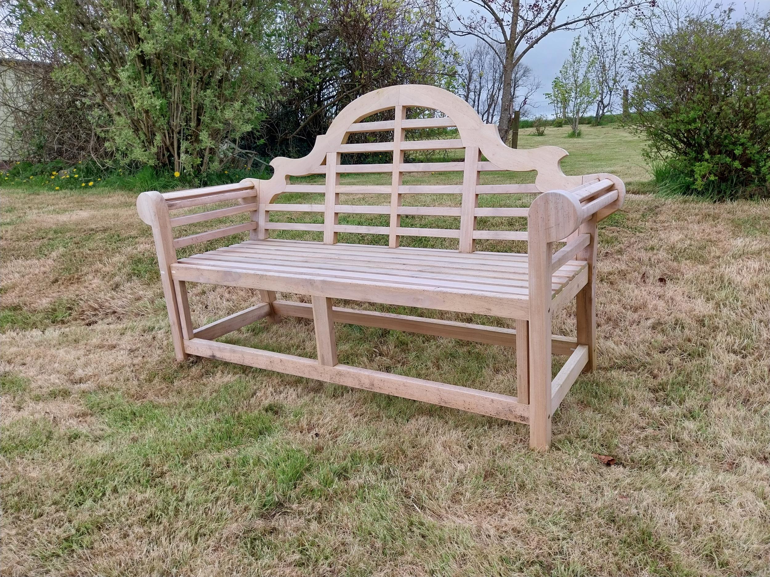 Good quality teak three seater Lutyens garden bench {106 cm H x 161 cm W x 57 cm D}. - Image 3 of 5