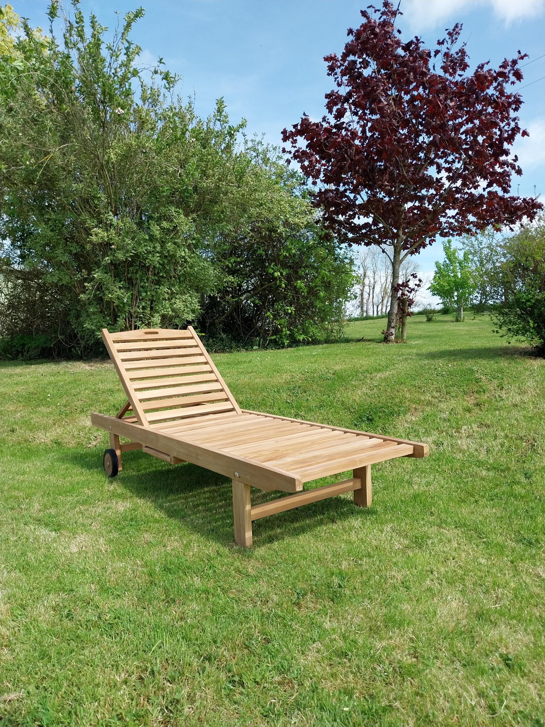 Good quality teak sun lounger {92 cm H x 65 cm W x 200 cm L}. - Image 4 of 13