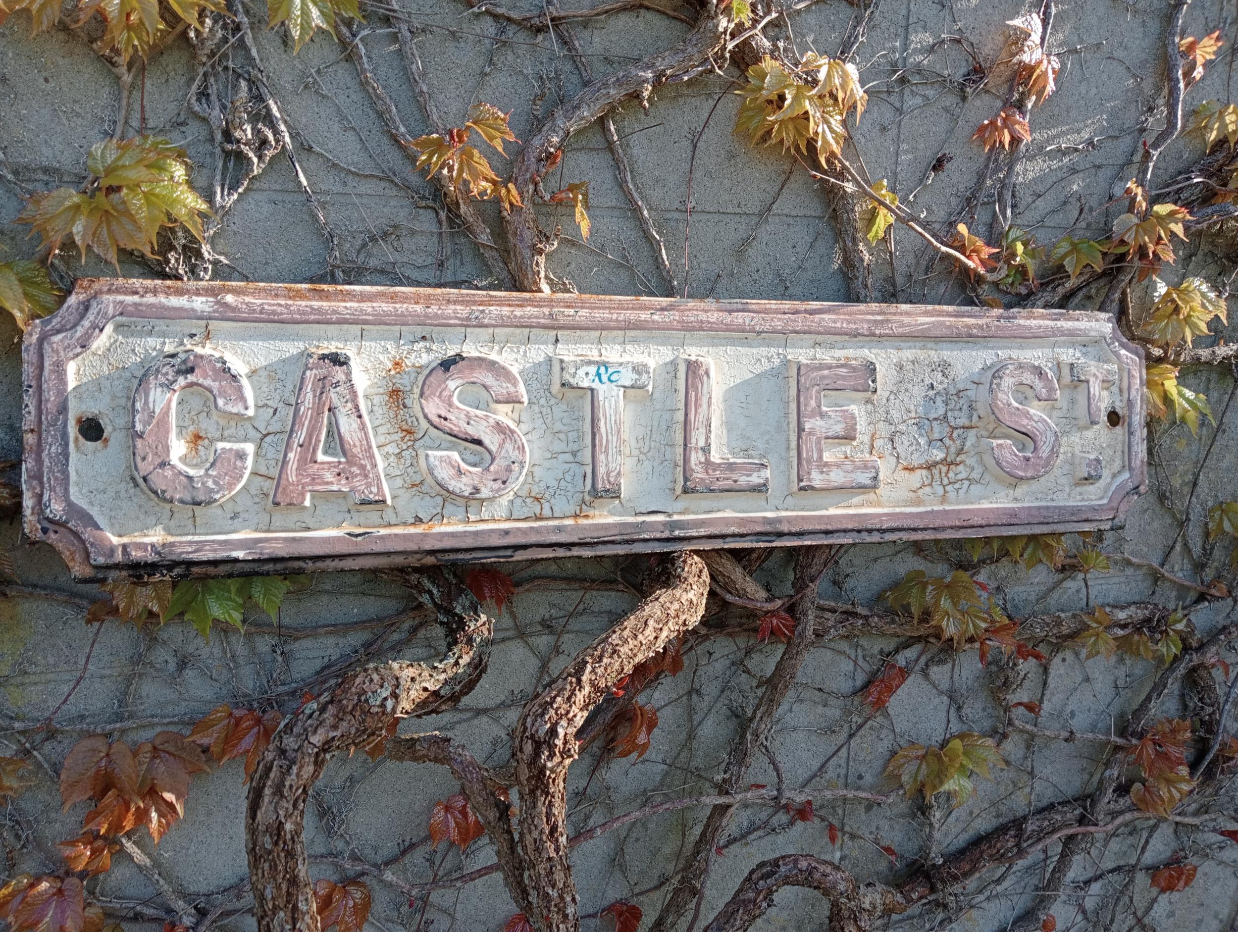 Cast iron Street sign Castle St {H 17cm x W 82cm }. (NOT AVAILABLE TO VIEW IN PERSON) - Bild 3 aus 3