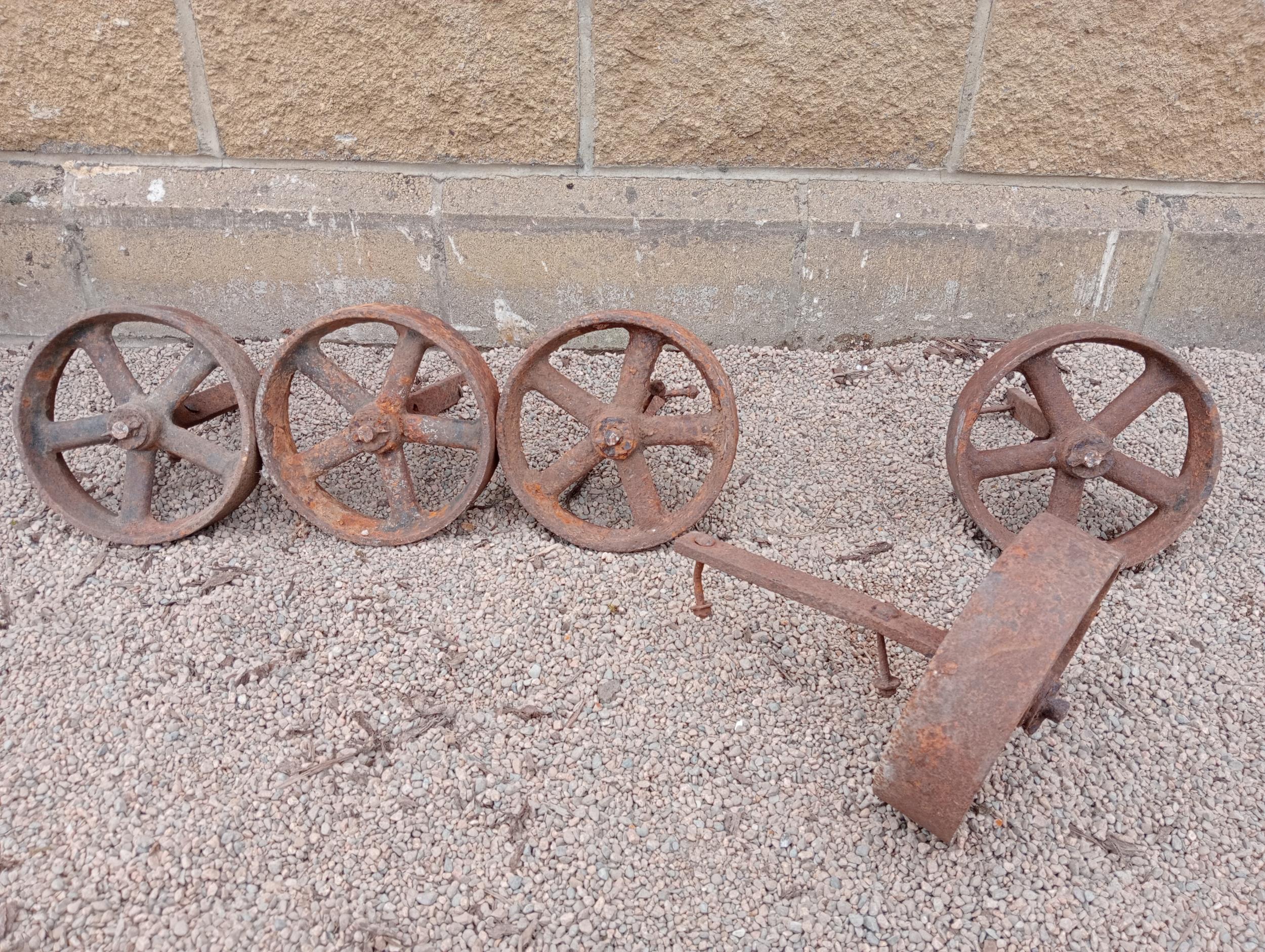 Collection of five cast iron shepherd hut wheels {Dia 24cm x D 7cm }. (NOT AVAILABLE TO VIEW IN - Bild 4 aus 4