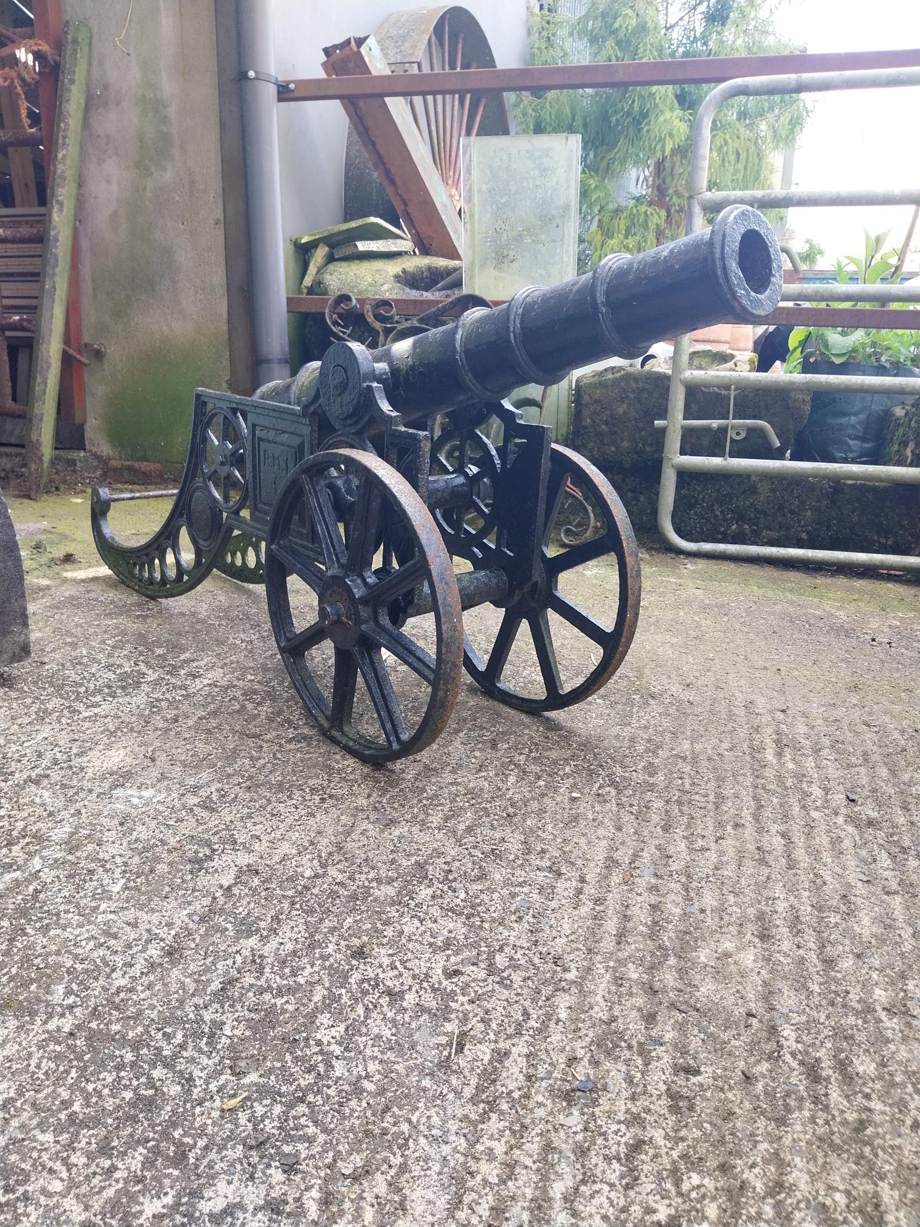 Pair of decorative cast iron cannons in the Victorian style {71 cm H x 42 cm W x 160 cm D}. - Bild 6 aus 6