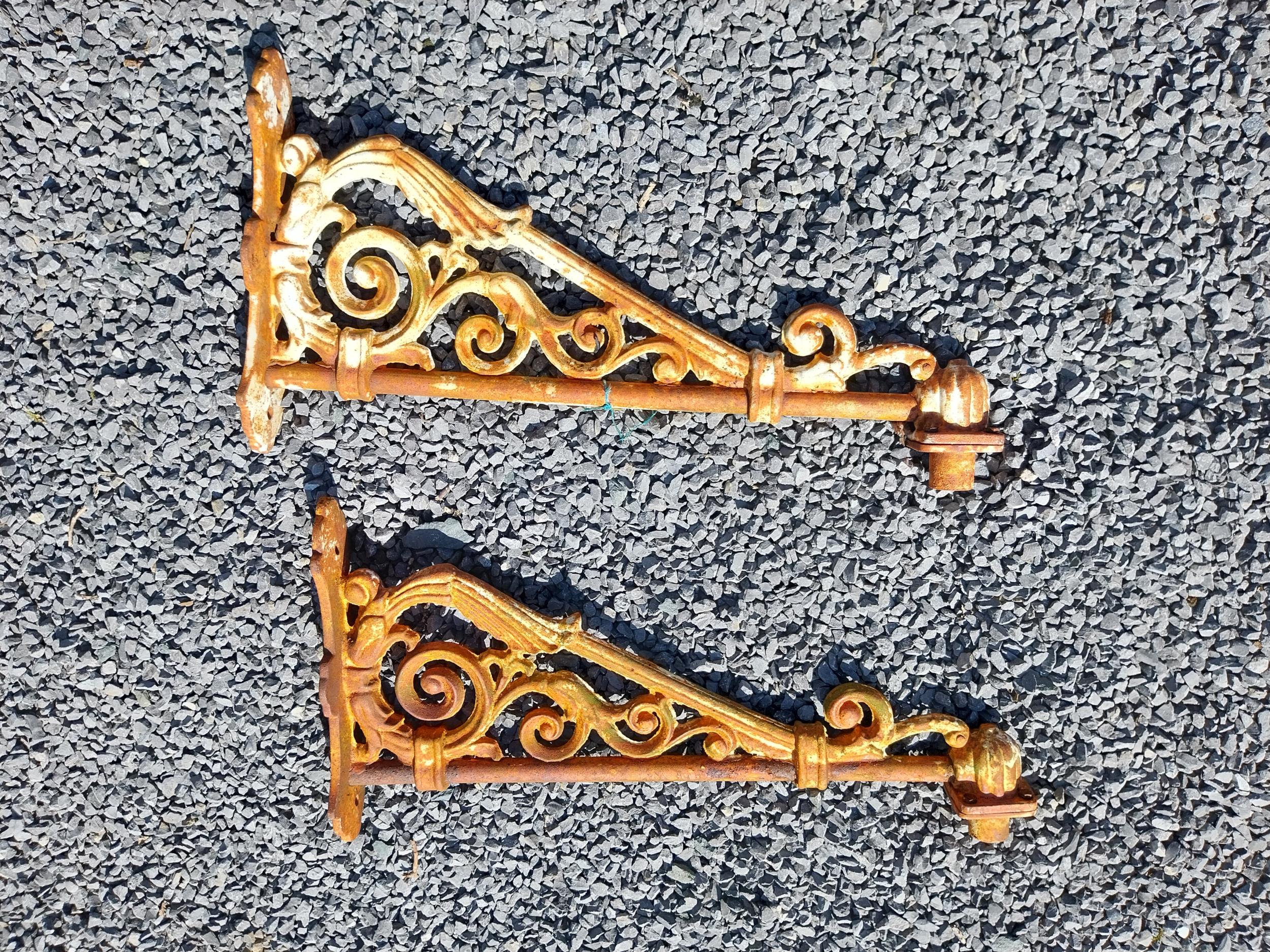 Pair of good quality decorative cast iron wall brackets {39 cm H x 72 cm W x 11 cm D}. - Image 5 of 5