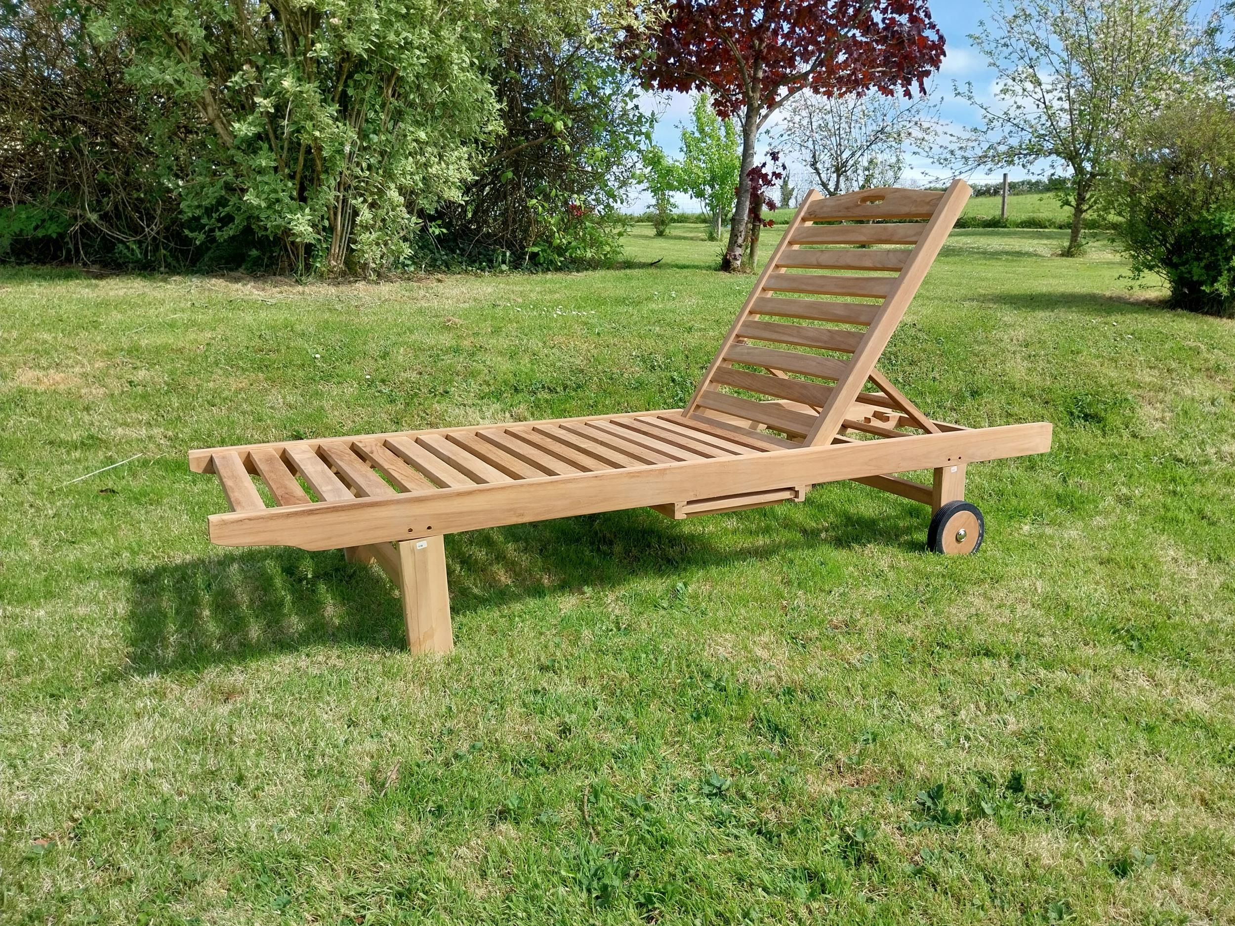 Good quality teak sun lounger {92 cm H x 65 cm W x 200 cm L}. - Image 7 of 13