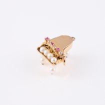 10k Yellow Gold Pendant, formed as a grand piano and set with 3 rubies, 3 white sapphires, a chrysop