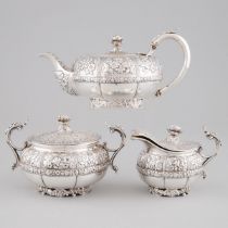 George IV Silver Tea Service, Robert Hennell II, London, 1829, teapot height 5.5 in — 14 cm (3 Piece