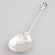 James I Silver Seal Top Spoon, London, 1609-10, length 6.4 in — 16.3 cm