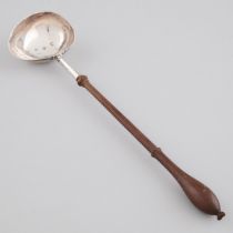 George II Silver Brandy Ladle, London, 1735, length 12.2 in — 31 cm