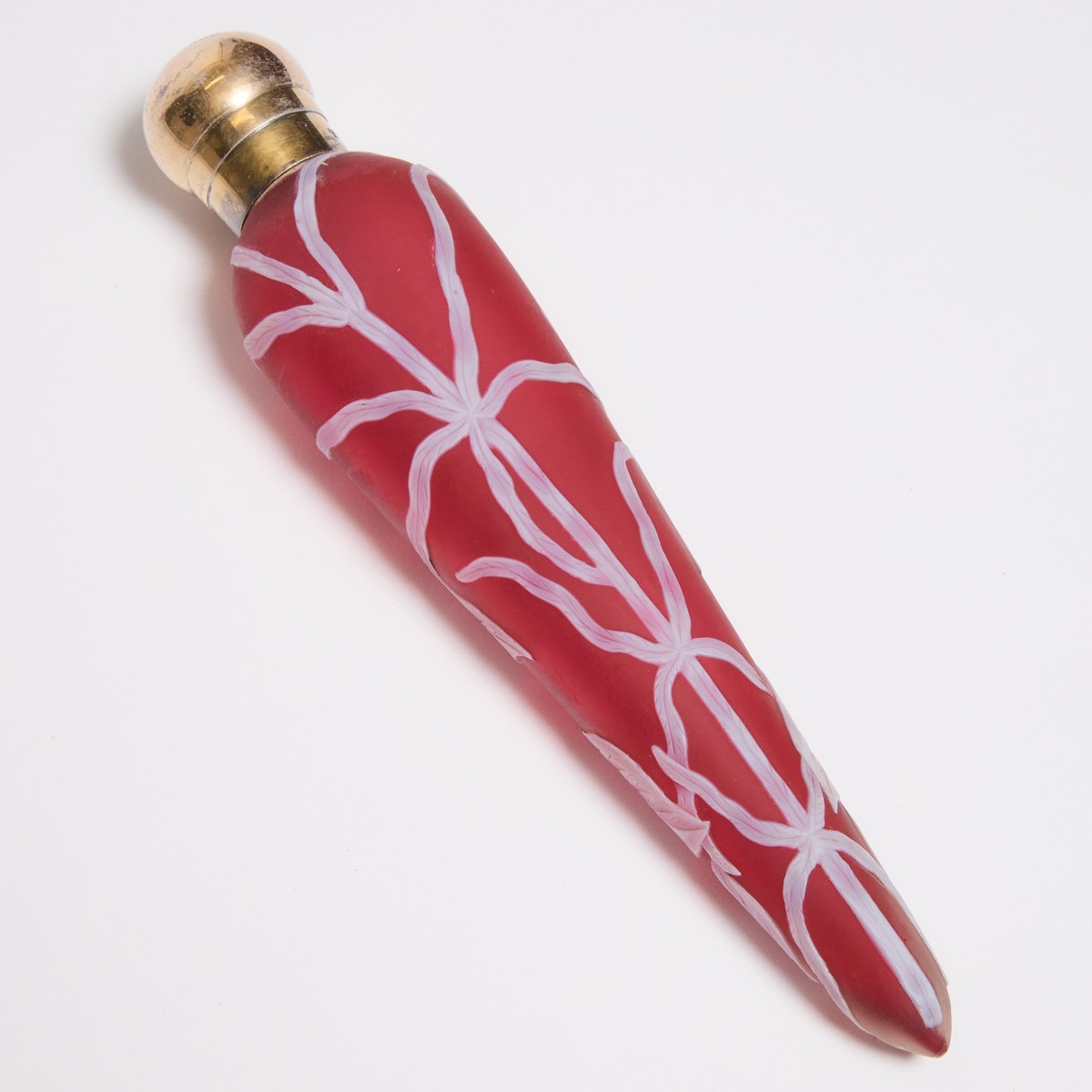 English Red Cameo Glass Perfume Bottle, probably Thomas Webb & Sons, 1880s, length 7.2 in — 18.2 cm - Image 2 of 2