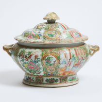 A Canton Export Famille Rose Tureen and Cover, 19th Century, 晚清 外销广彩汤盆带盖, 10.2 x 14.2 in — 26 x 36 c