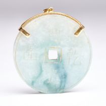 A 14k Yellow Gold Mounted Natural Jadeite 'Qianlong Tongbao' Coin-Shaped Pendant, 14K黄金镶天然翡翠雕'乾隆通宝'挂