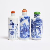 Three Blue and White Porcelain 'Figural' Snuff Bottles, 19th Century, 清 十九世纪 青花人物故事纹烟壶一组三件, tallest