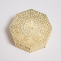 An Ivory Octagonal Palette Box With Arabic Script, Republican Period (1912-1949), 民国 牙雕阿文八棱盖盒, 1.5 x