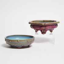 Two Jun-Type Tripod Narcissus Bowls, 钧式水仙碗一组两件, largest width 8.3 in — 21 cm (2 Pieces)