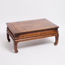 A Huanghuali Kang Table, 17th-18th Century, 清早期 黄花梨炕桌 带暗屉, 12 x 26.6 x 17.9 in — 30.5 x 67.5 x 45.4