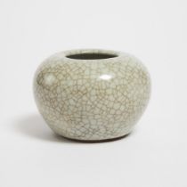 A Ge-Type Crackle-Glazed Water Pot, 19th Century, 清 十九世纪 哥式冰裂纹水丞, width 3.4 in — 8.7 cm