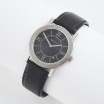 Gucci 5200M Wristwatch, With Date, recent; 35mm; quartz movement; black dial; in a stainless steel c