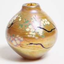 Joyce Roessler (American, 20th century), Iridescent Glass Vase, 1979, height 4.3 in — 11 cm