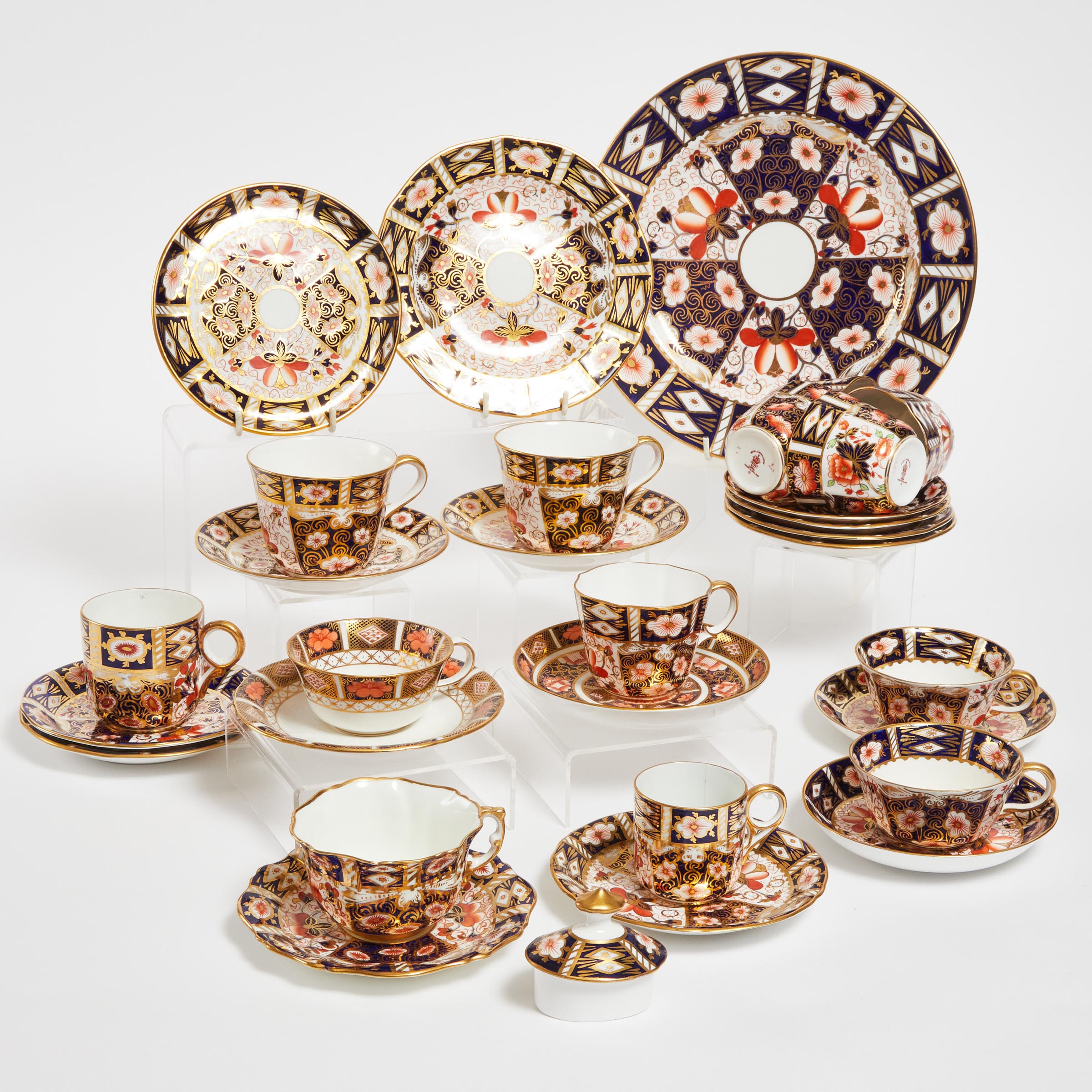 Group of Royal Crown Derby 'Imari' (2451) Pattern Cups, Saucers, and Plates, late 19th/20th century,