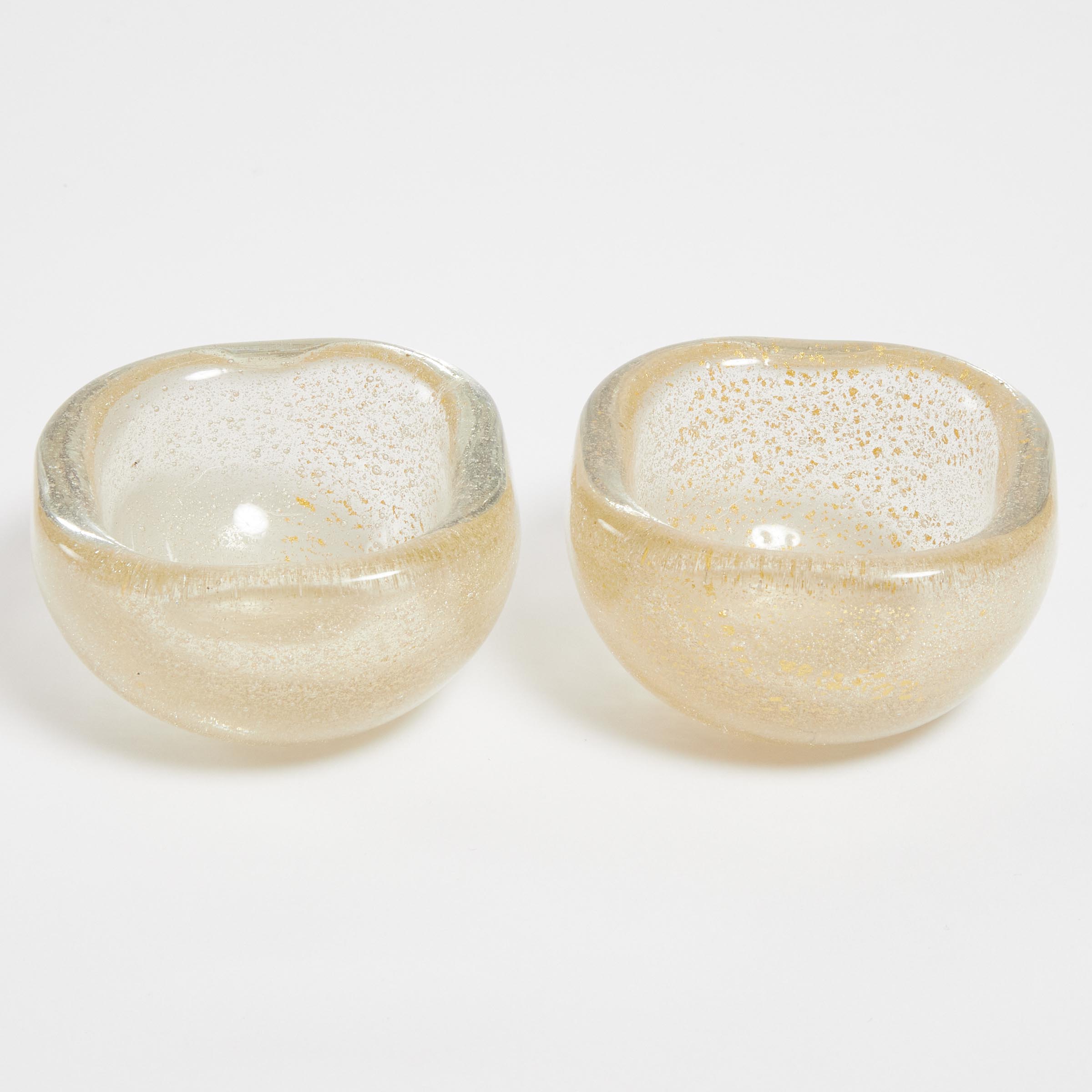 Two Venini 'Avventurina' Small Glass Bowls, mid-20th century, diameter 2.6 in — 6.7 cm (2 Pieces)